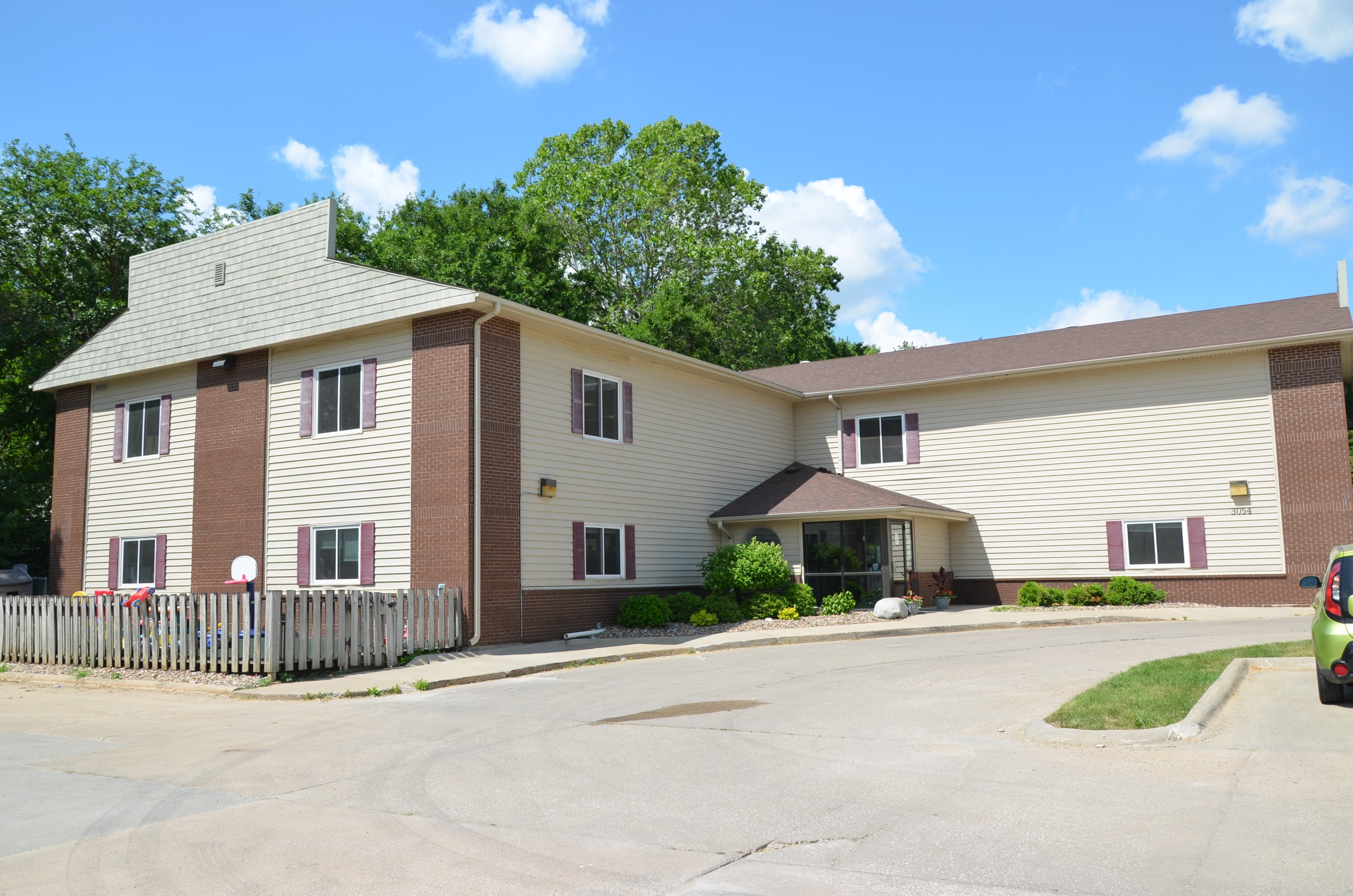 3054 86 St, Urbandale, IA 50322
