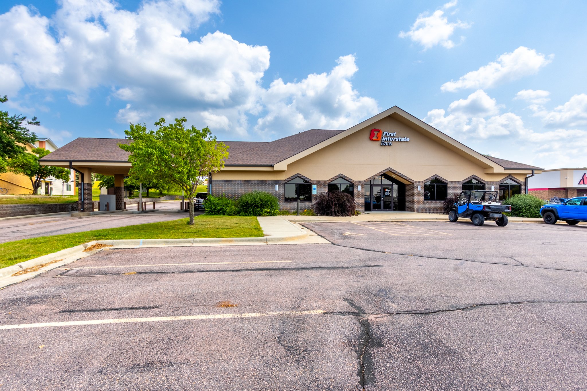 2408 N Broadway Ave, Yankton, SD 57078