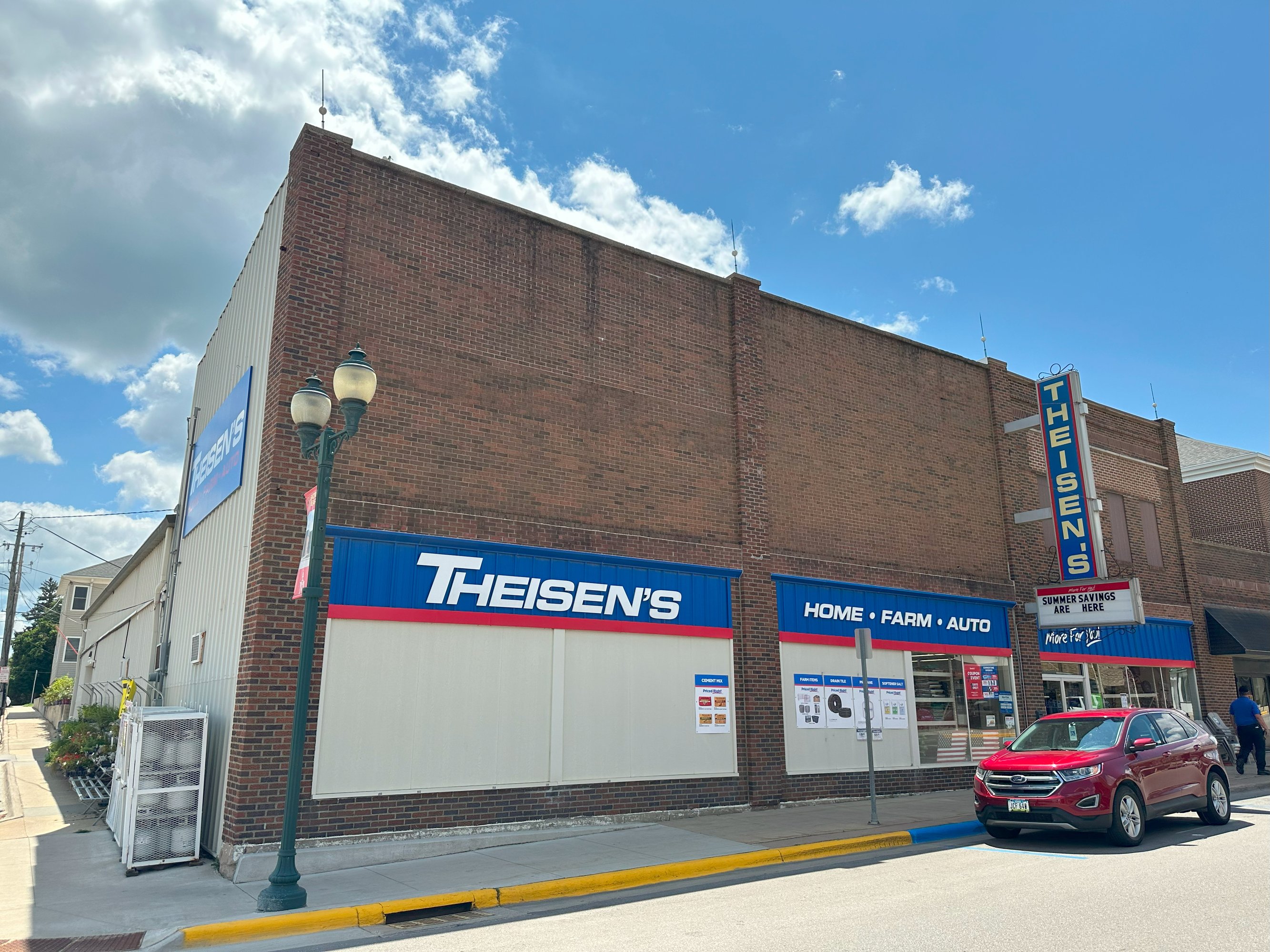 232 E 1St St, Monticello, IA 52310