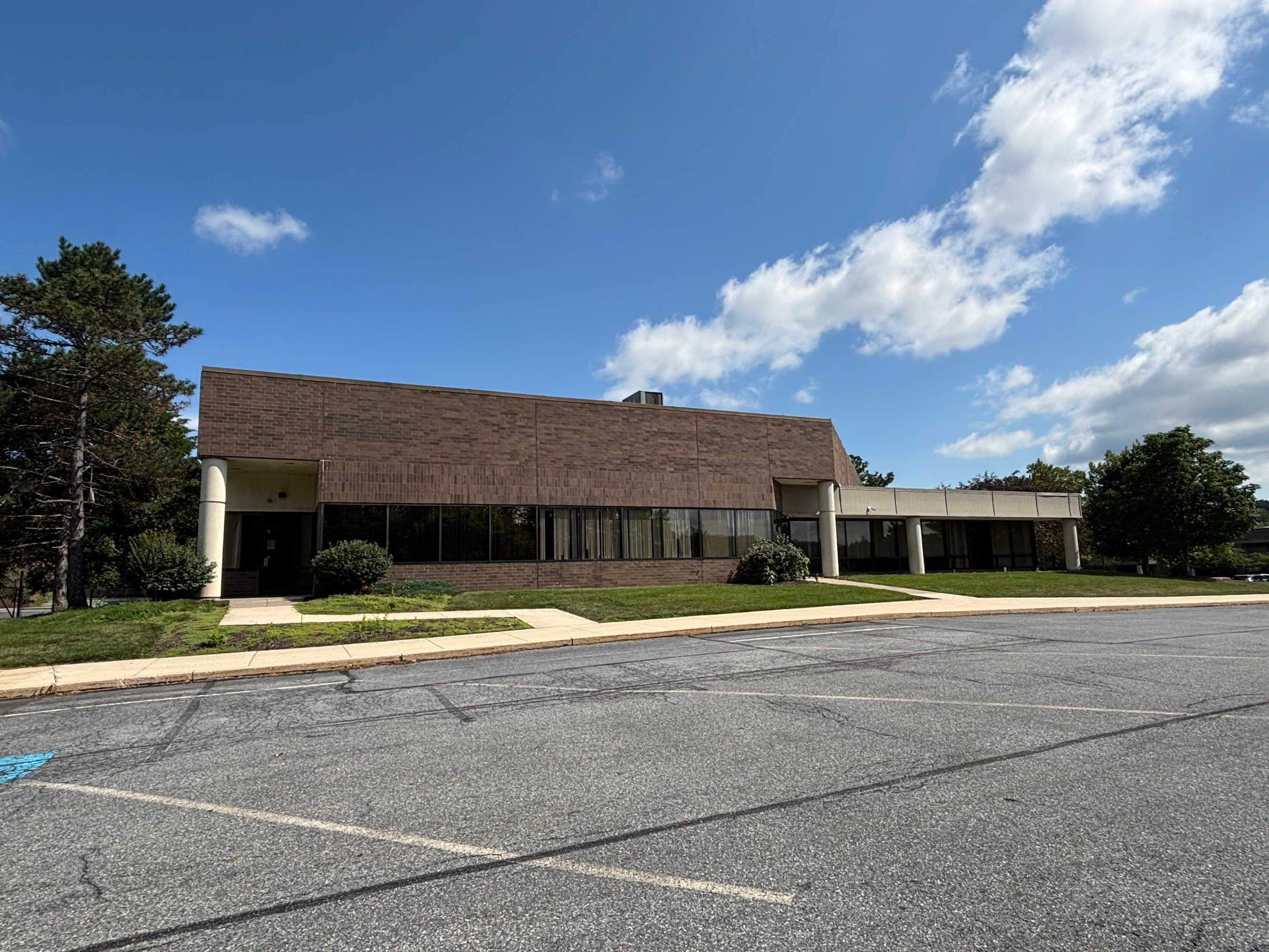 1560 Valley Center Pkwy, Bethlehem, PA 18017