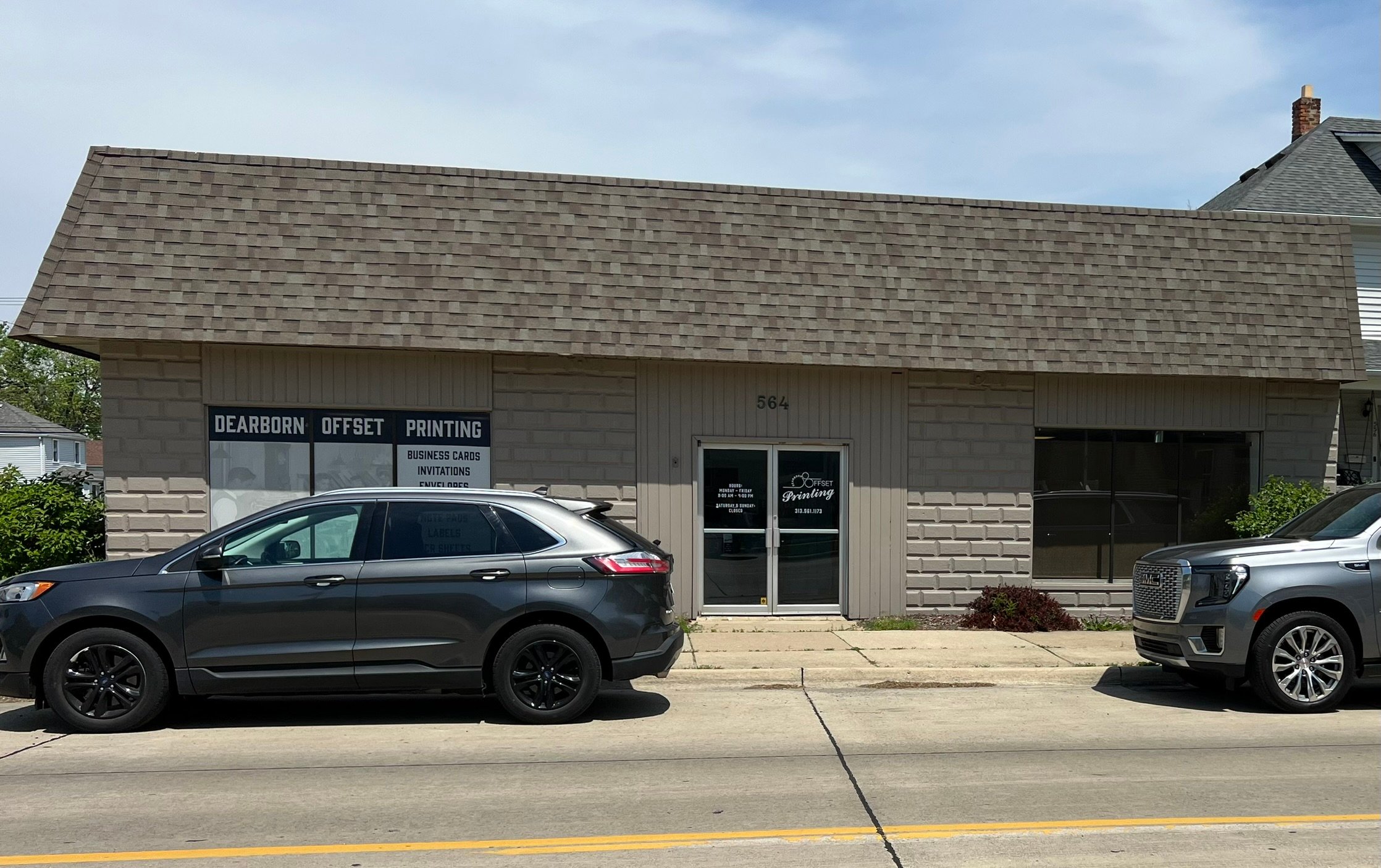 562 Oak St, Wyandotte, MI 48192