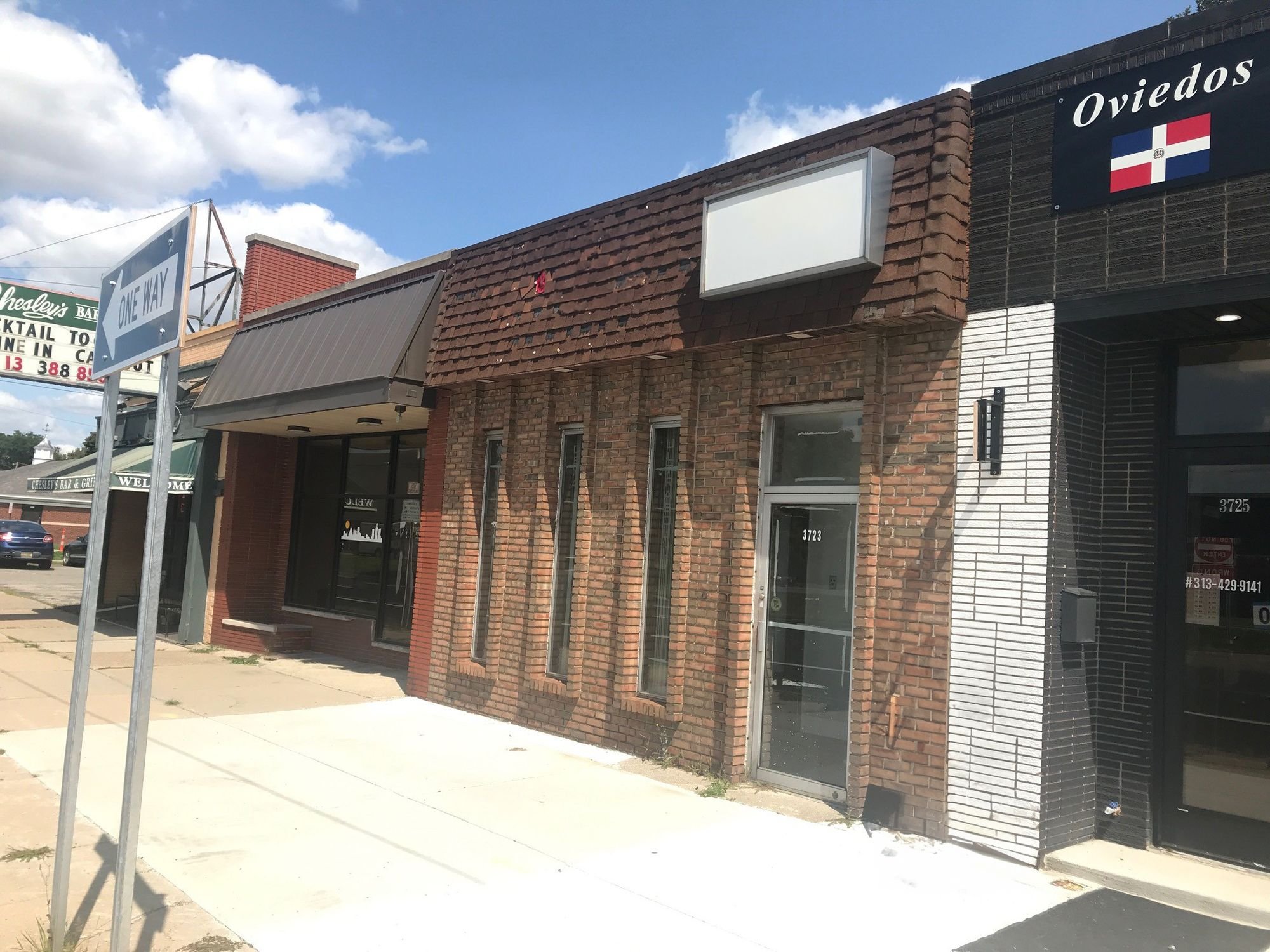 3723 Fort St, Lincoln Park, MI 48146