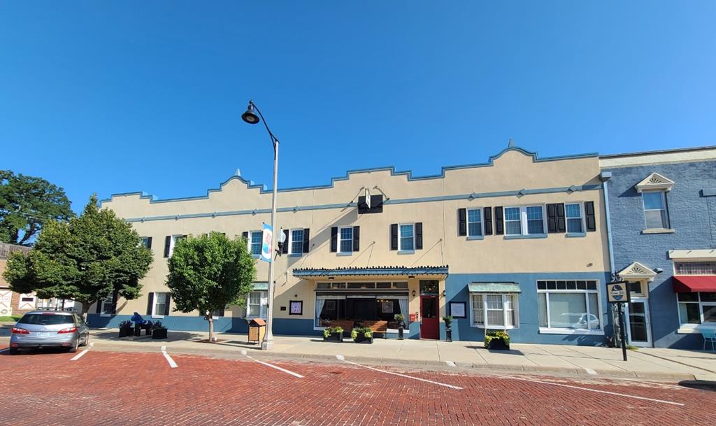 112 W Lincoln St, Lindsborg, KS 67456