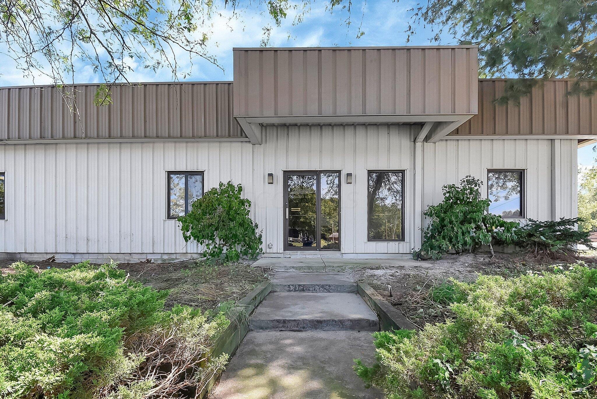 636 S Center St, New Washington, OH 44854