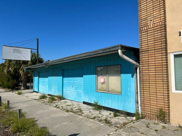 2821 Dr Martin Luther King Jr St N, St Petersburg, FL 33704