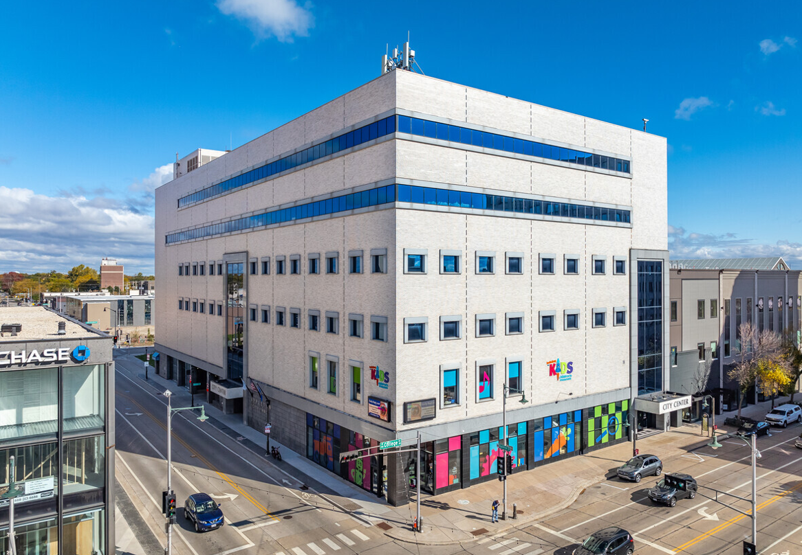 100 W College Ave, Appleton, WI 54911