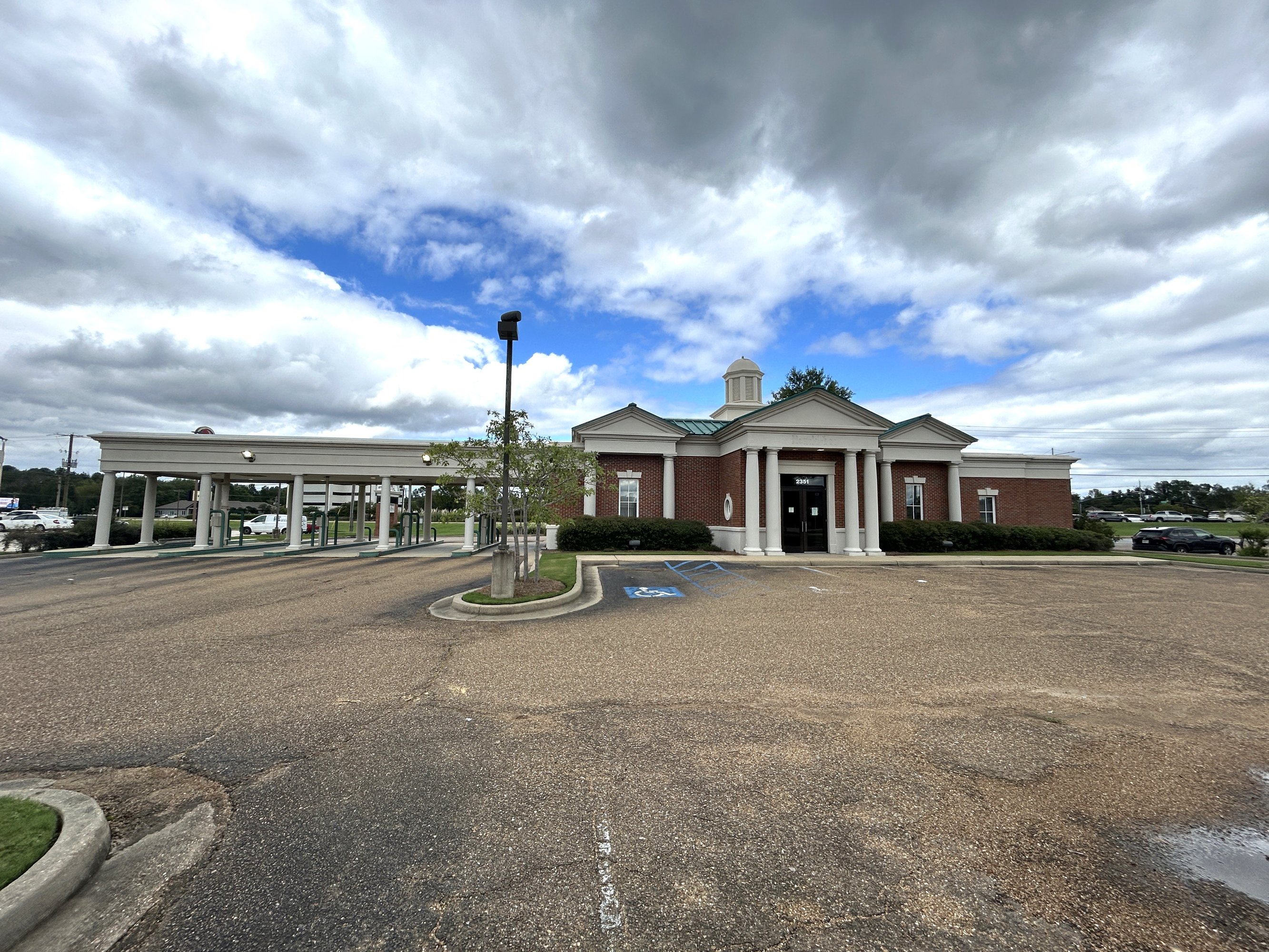 2351 Lakeland Dr, Flowood, MS 39232
