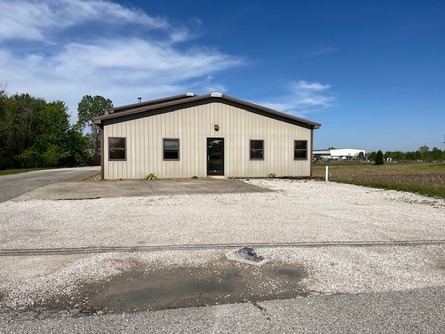 2720 Colonial Garden Rd, Evansville, IN 47715