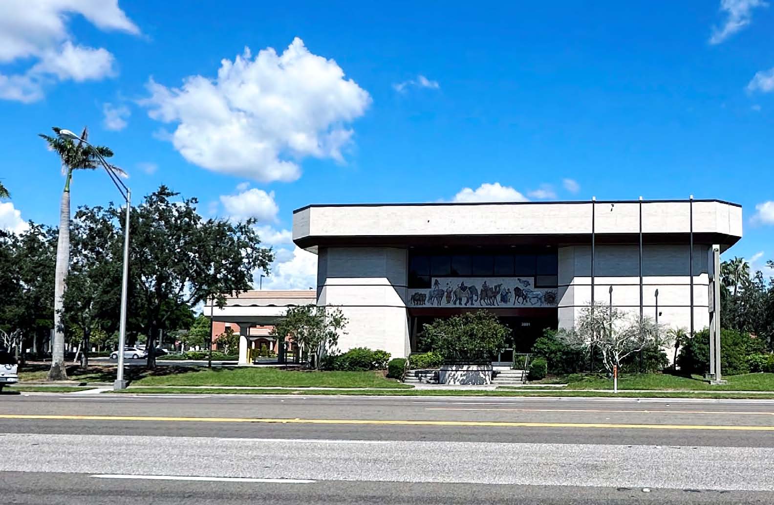 2891 S Tamiami Trl, Sarasota, FL 34239