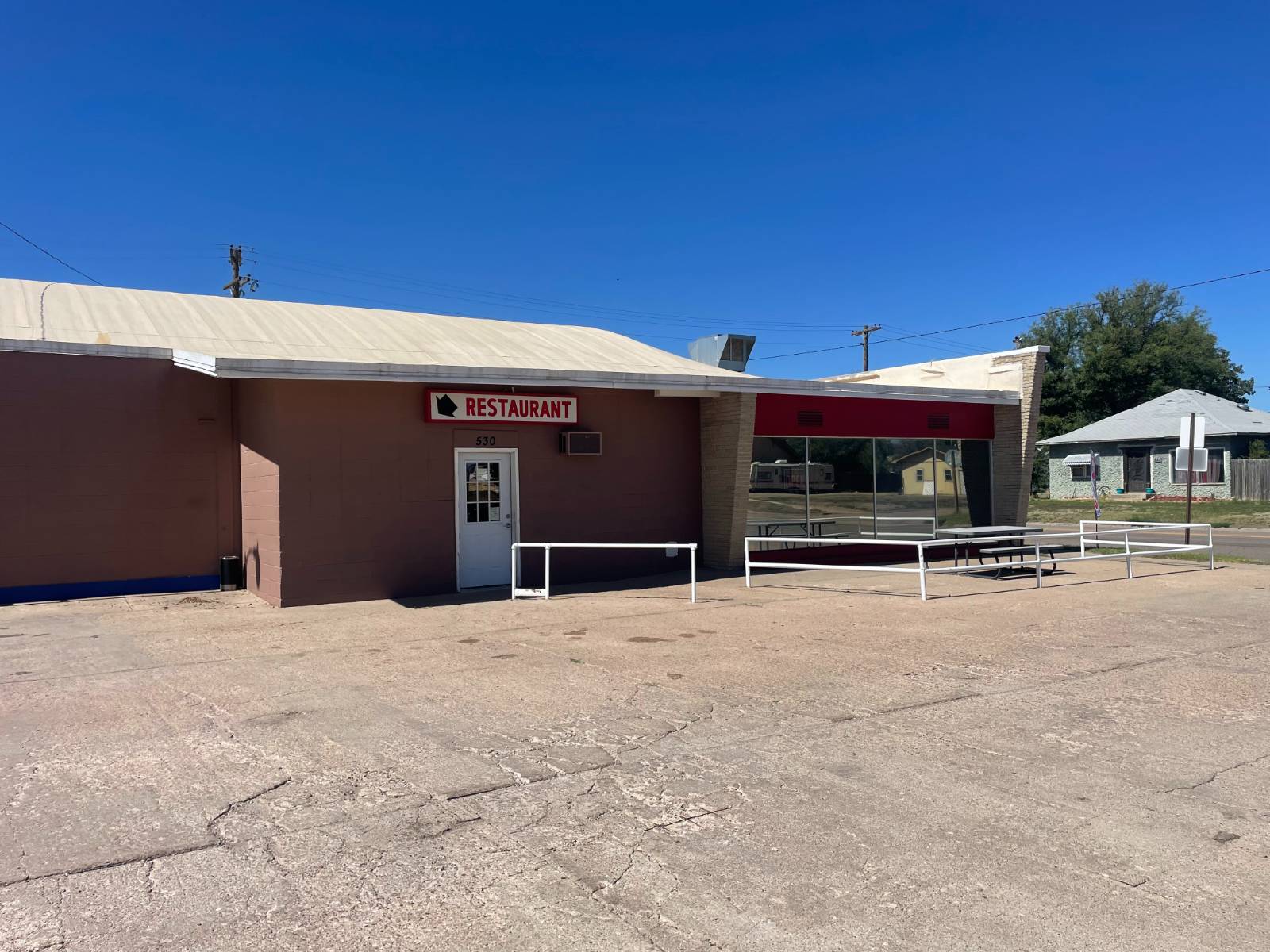 530 E Long St, Dighton, KS 67839