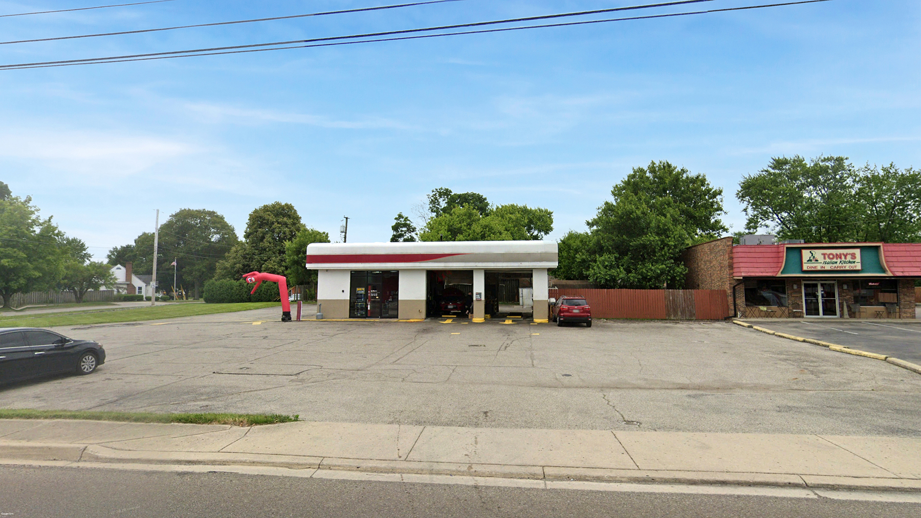 621 S Main St, Englewood, OH 45322