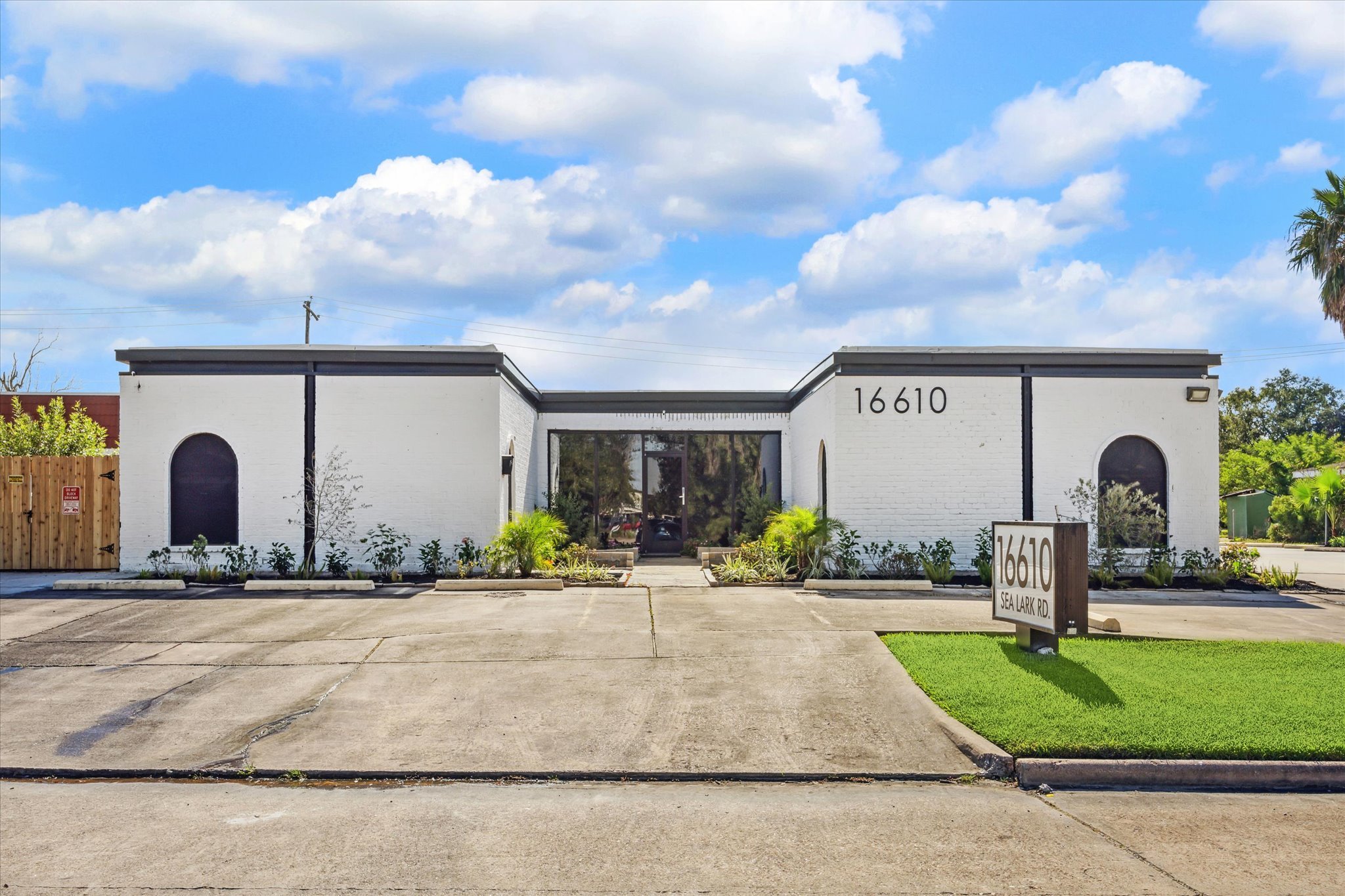 16610 Sea Lark Rd, Houston, TX 77062
