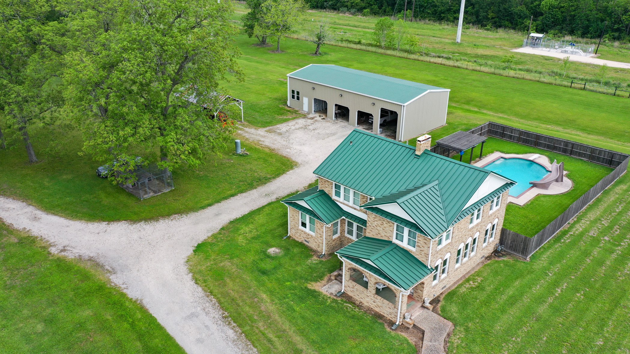 2222 N Main St, Highlands, TX 77562