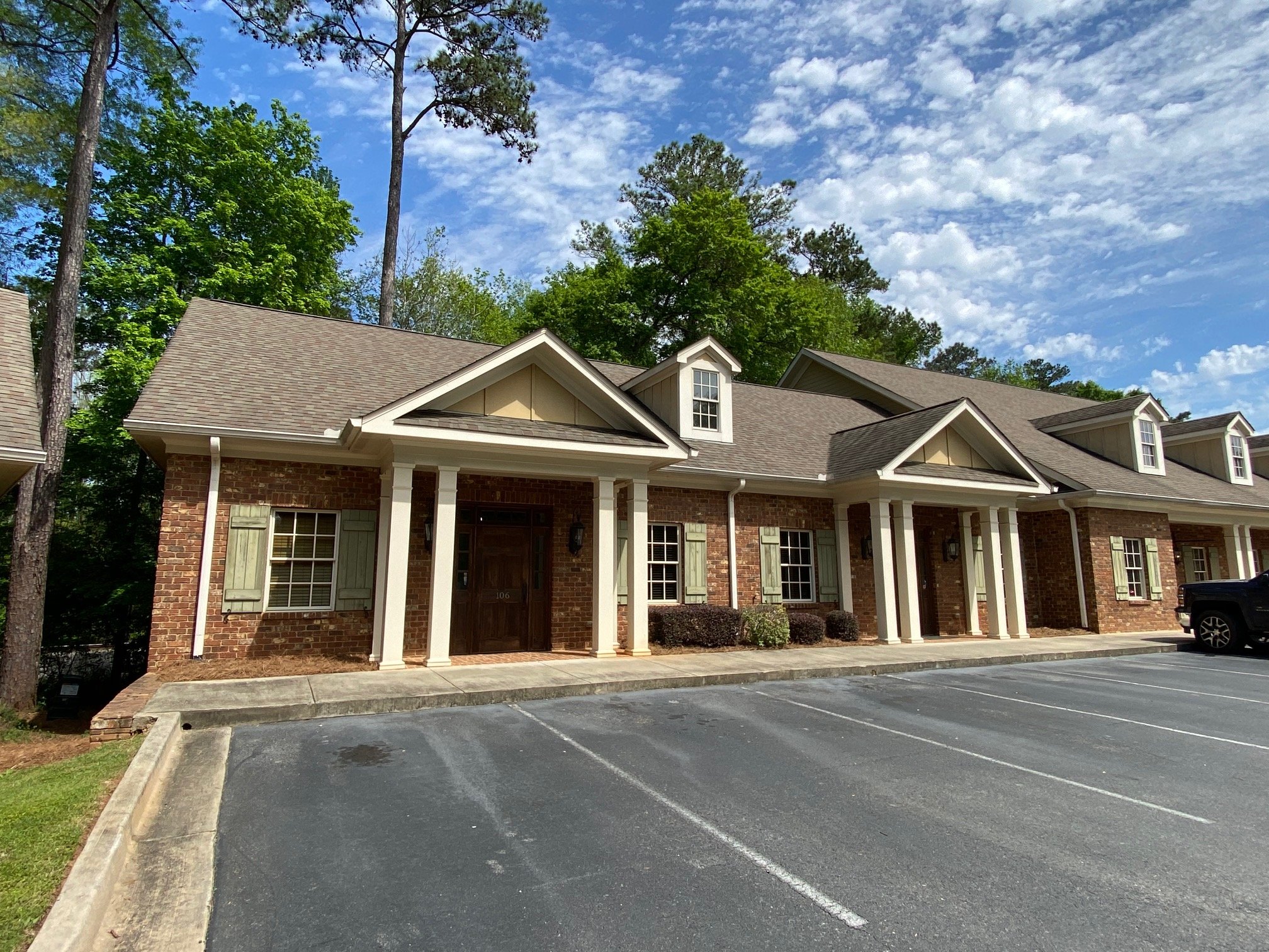 3989 Arkwright Rd, Macon, GA 31210