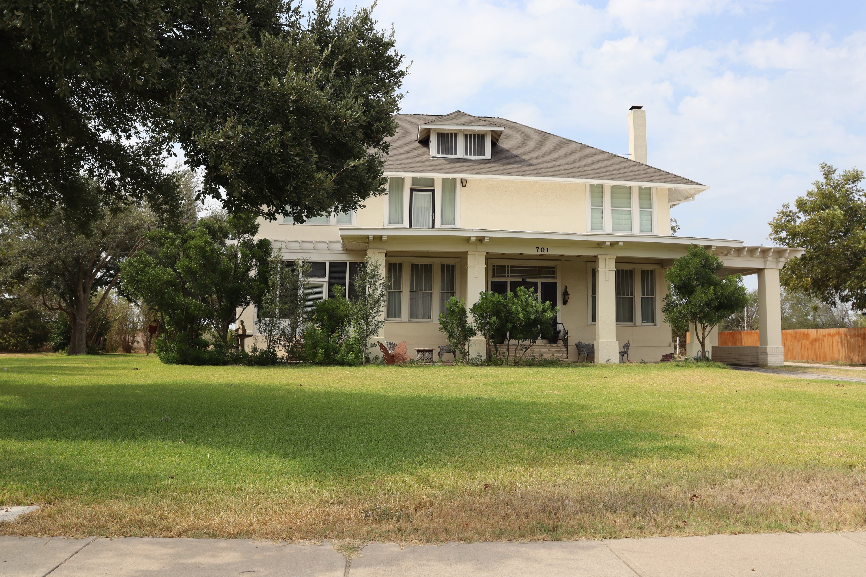 701 Sloan St, Taylor, TX 76574