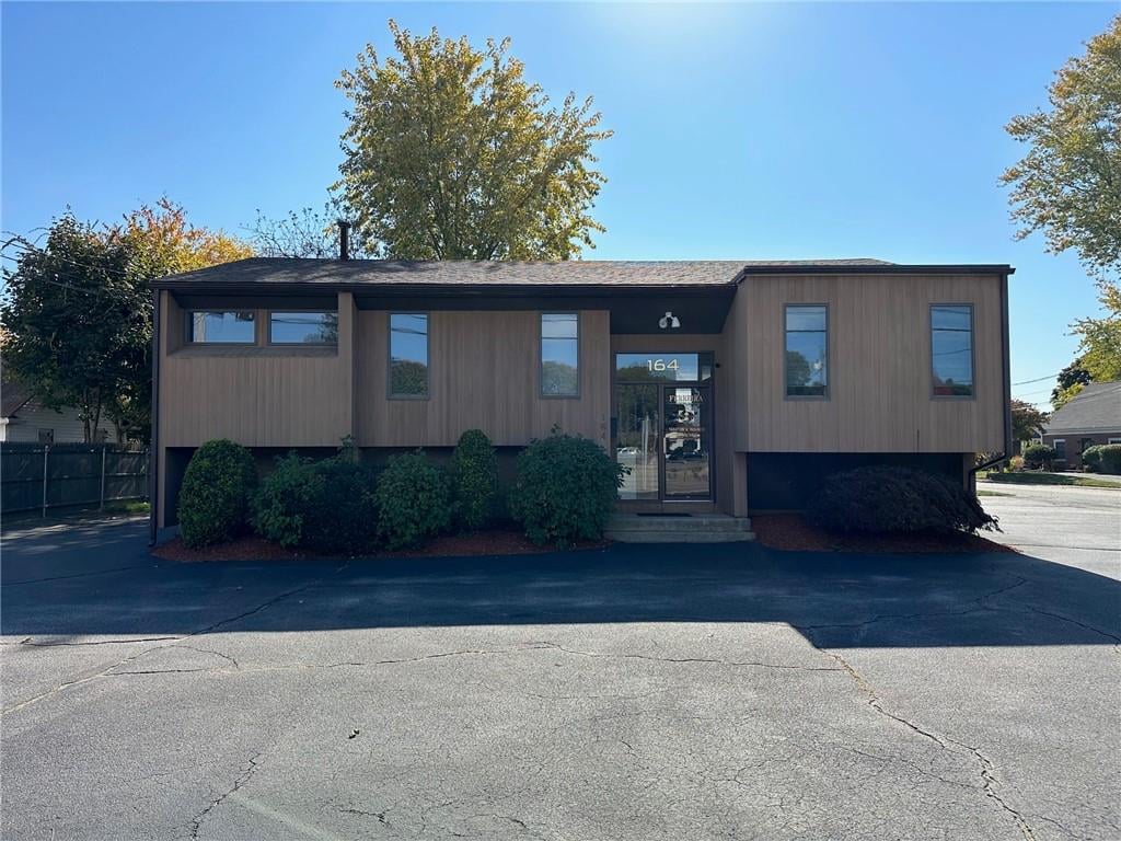 164 Airport Rd, Warwick, RI 02886