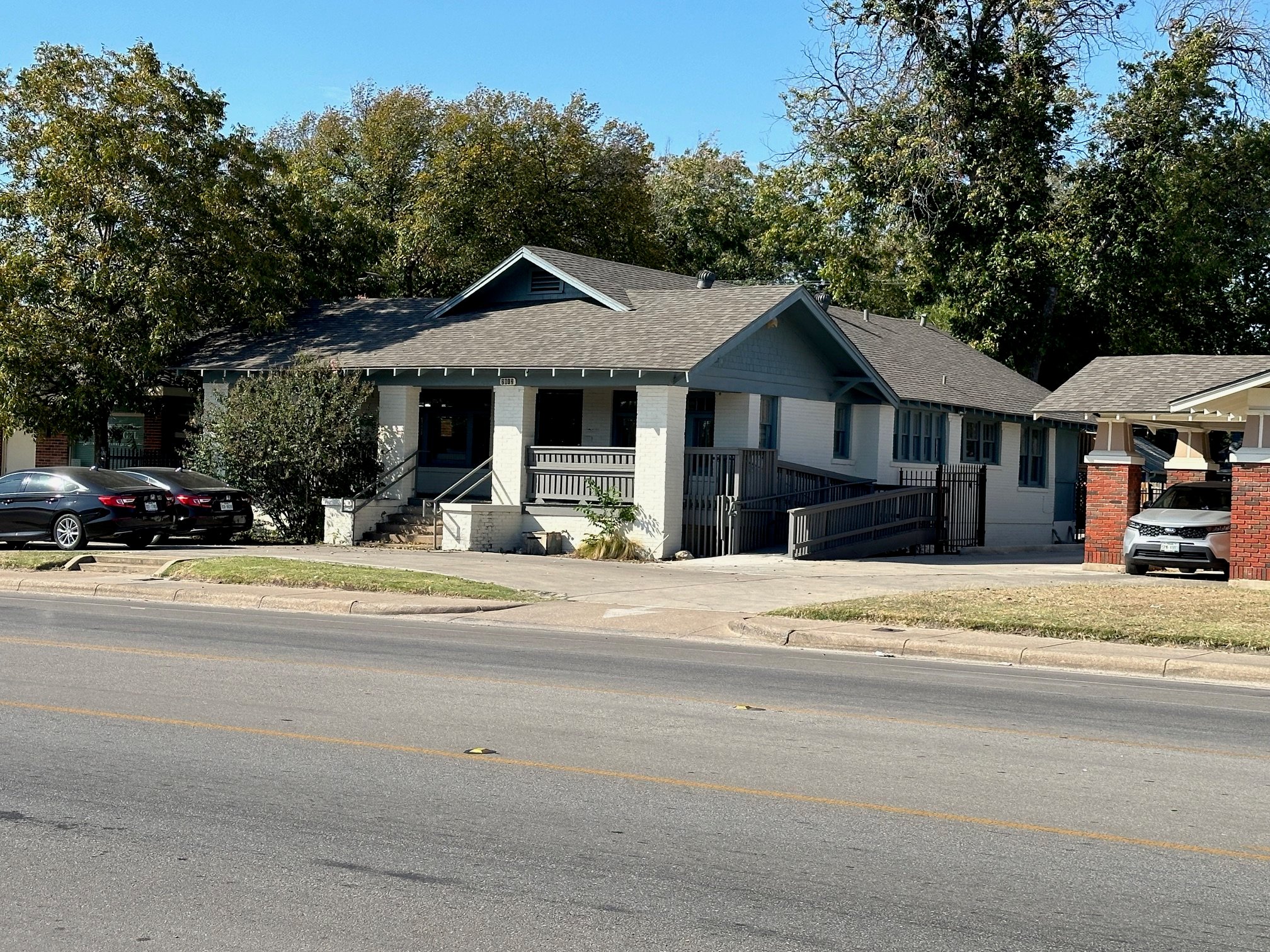 2812 Hemphill St, Fort Worth, TX 76110