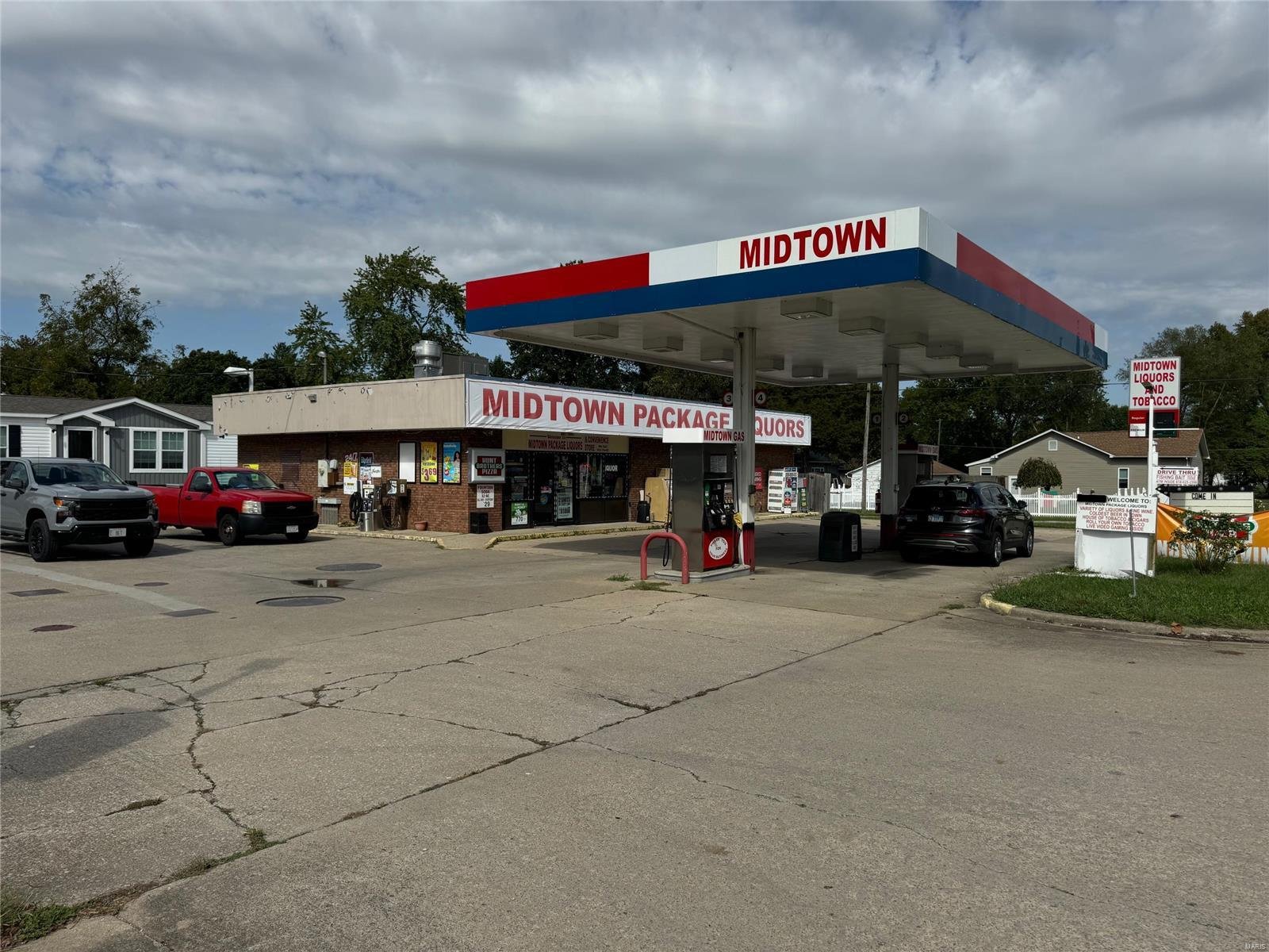 201 S Park St, Sesser, IL 62884
