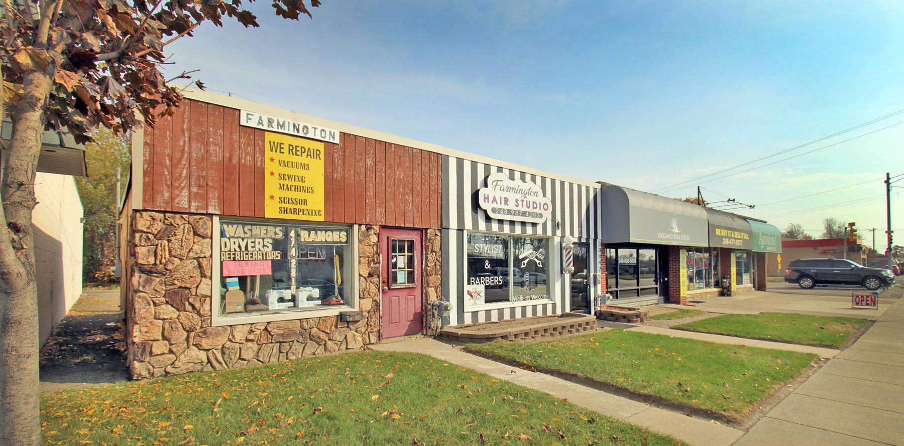30924 Grand River Ave, Farmington, MI 48336