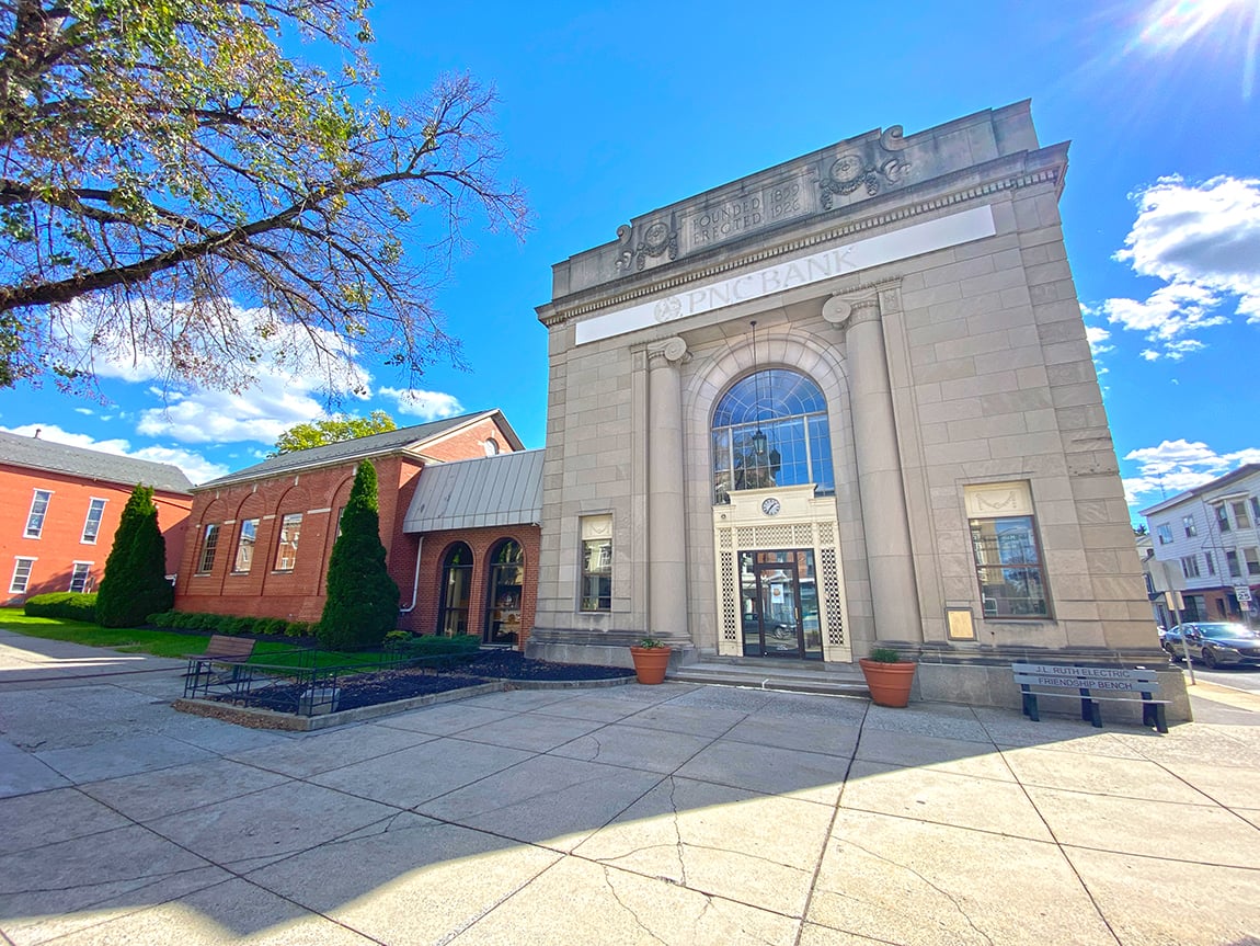 2 E Main St, Mechanicsburg, PA 17055