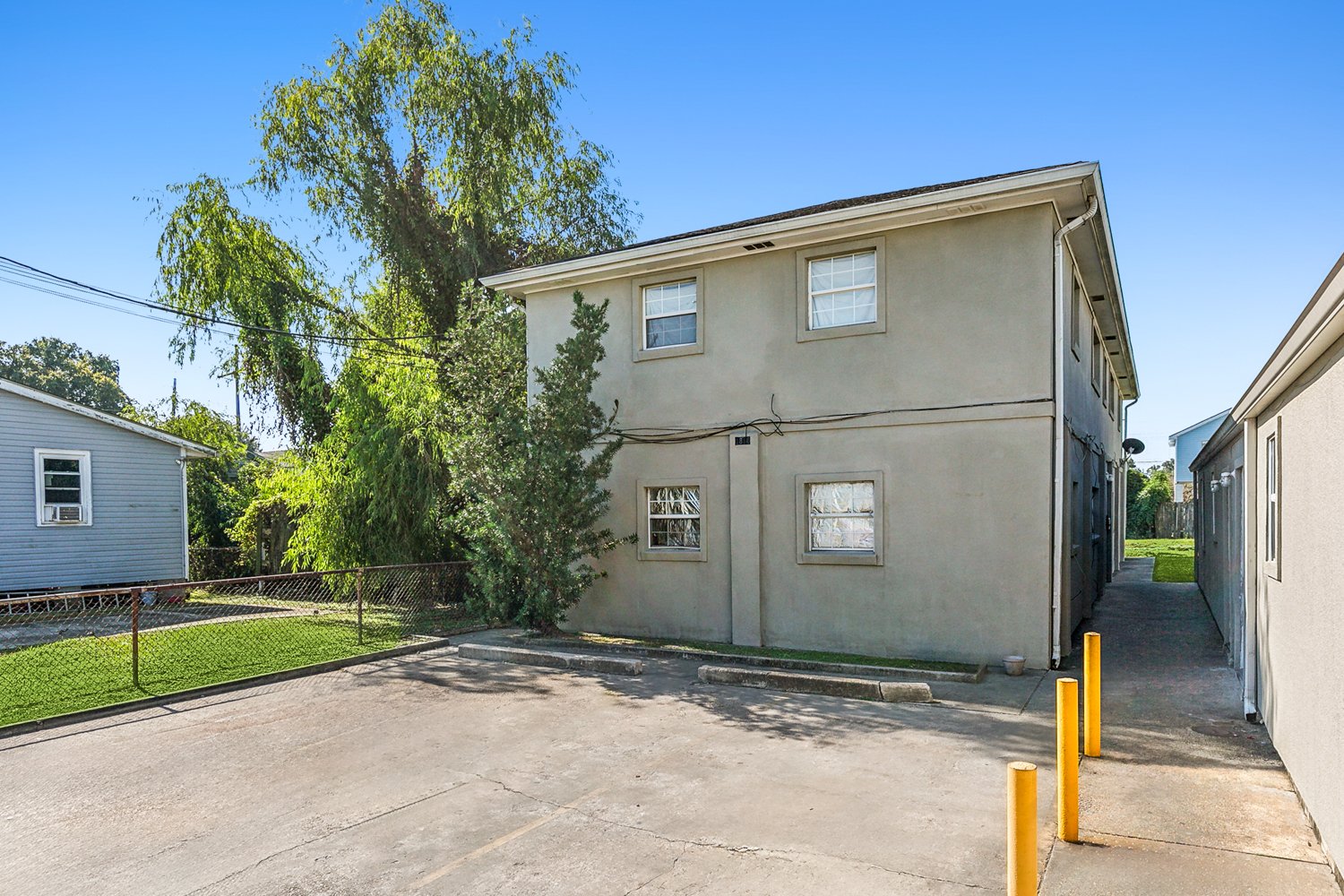 8816 Spruce St, New Orleans, LA 70118
