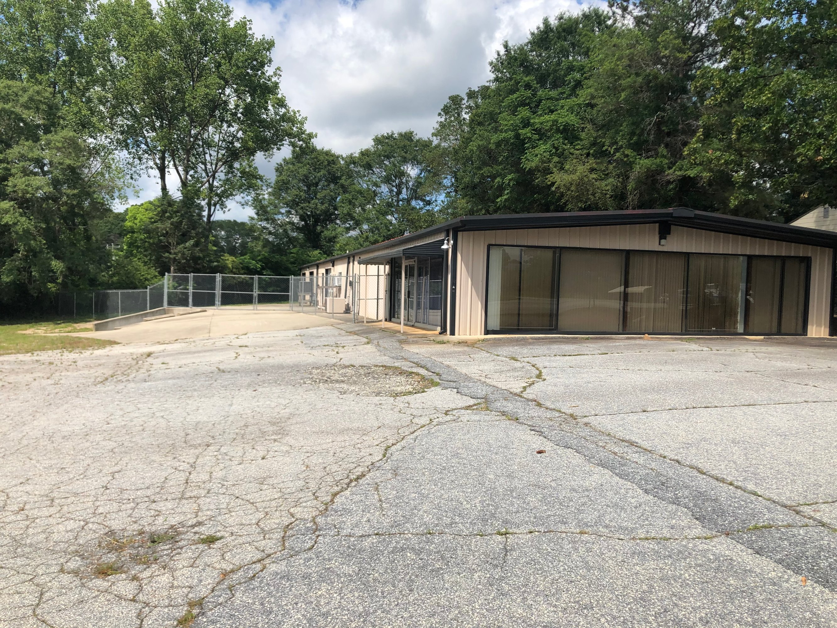 2251 S Pine St, Spartanburg, SC 29302