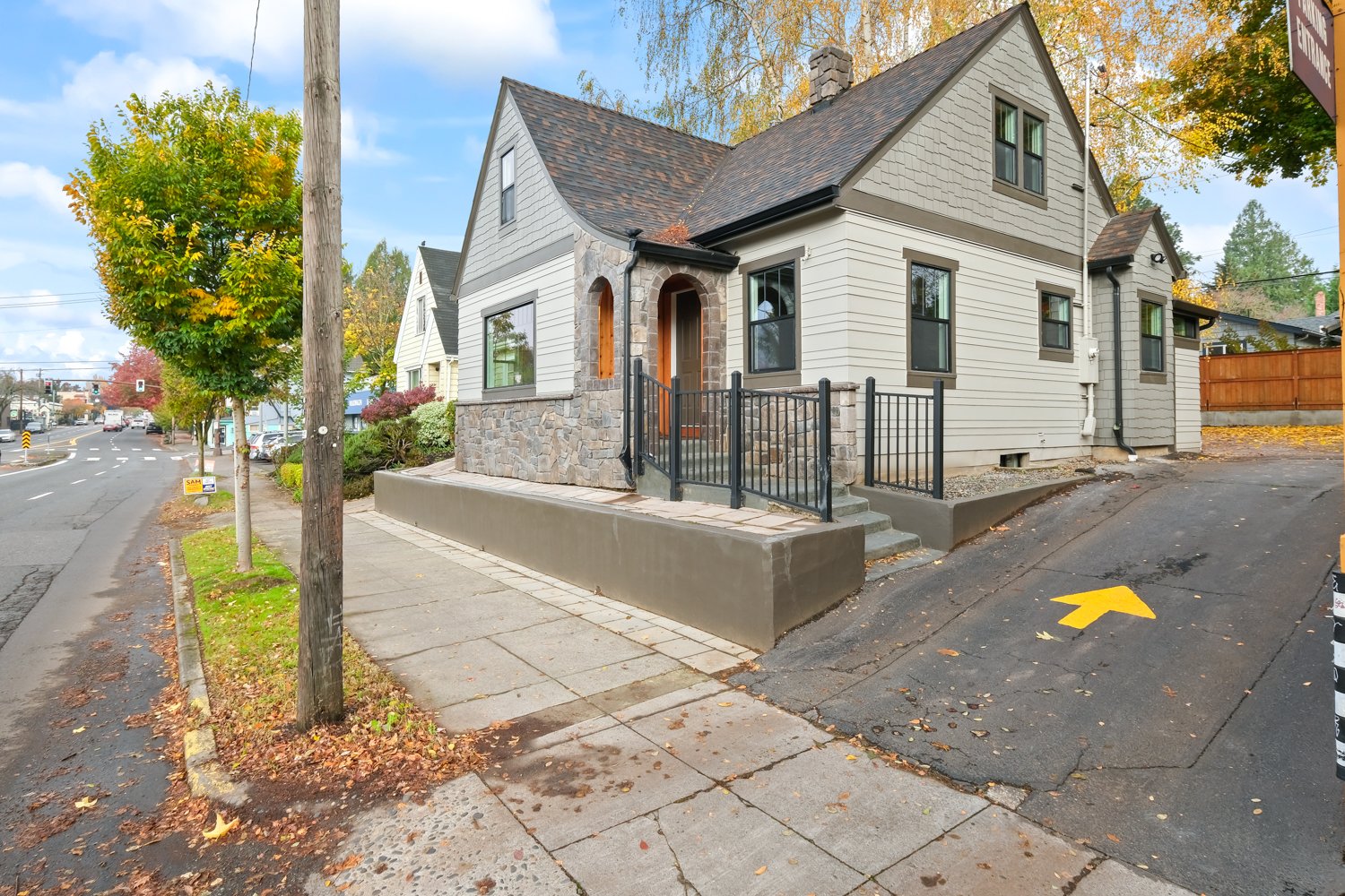 3033 NE Broadway, Portland, OR 97232