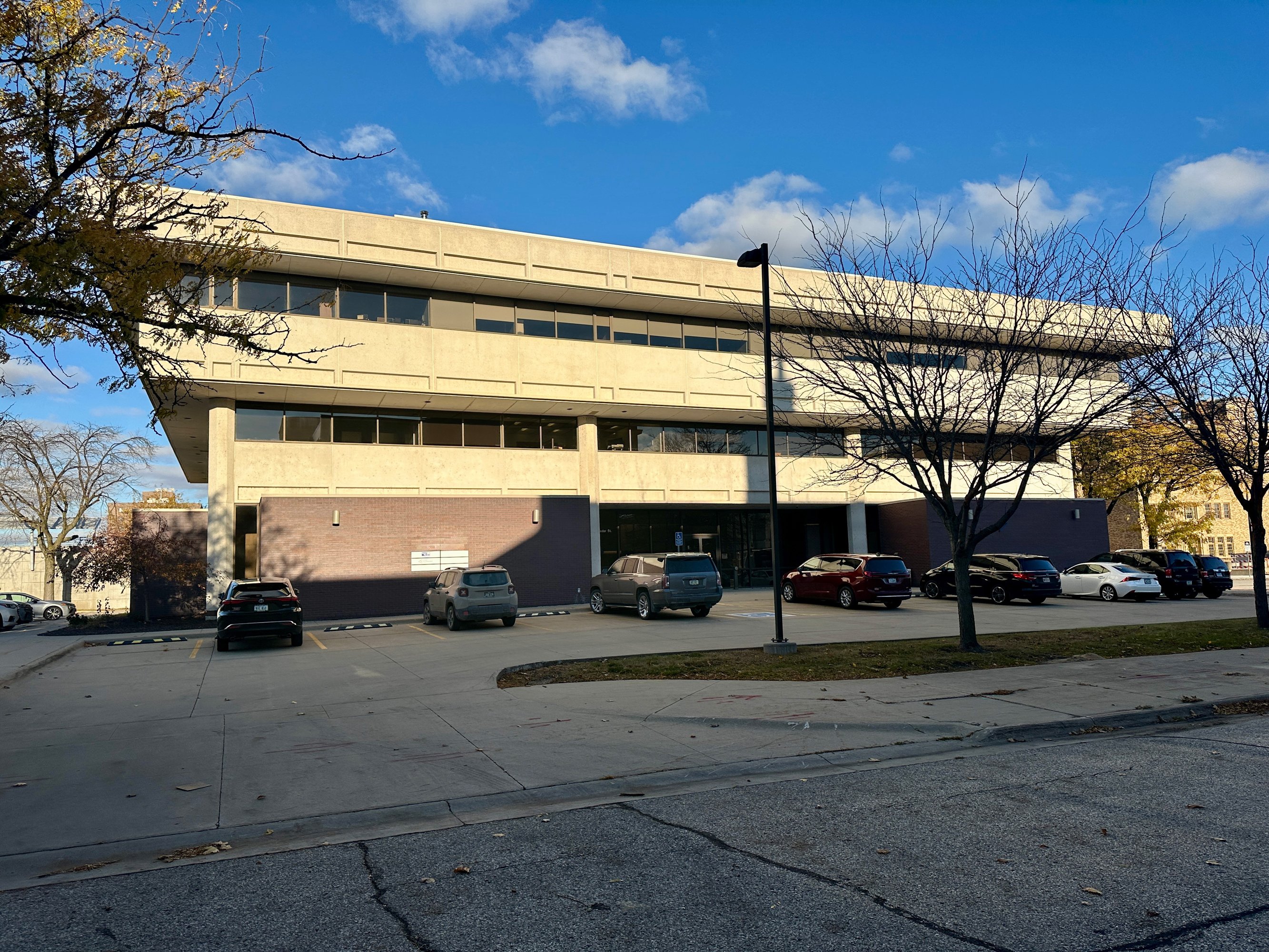 425 Cedar St, Waterloo, IA 50701