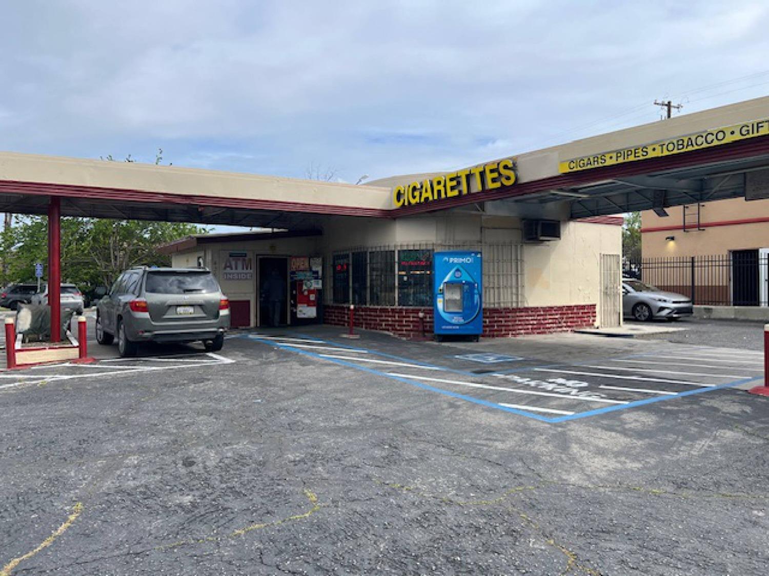 436 W Olive Ave, Fresno, CA 93728