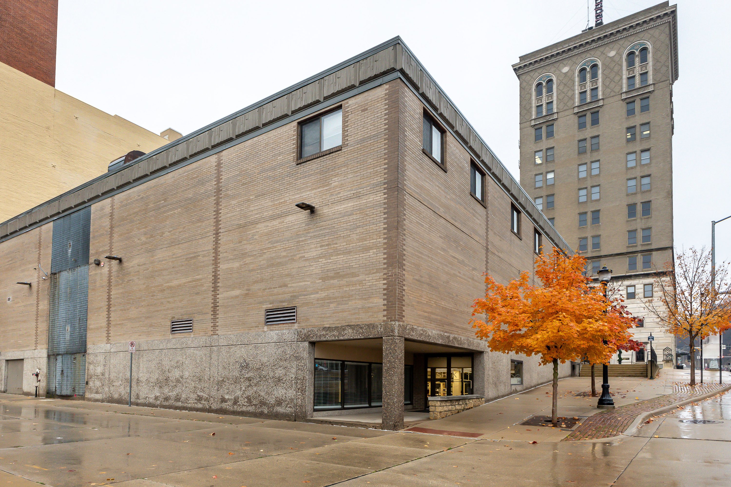 890 Main St, Dubuque, IA 52001
