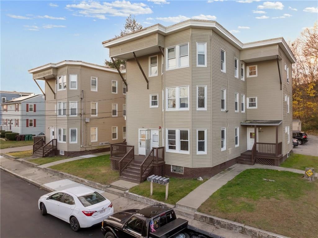 324 4Th Ave, Woonsocket, RI 02895
