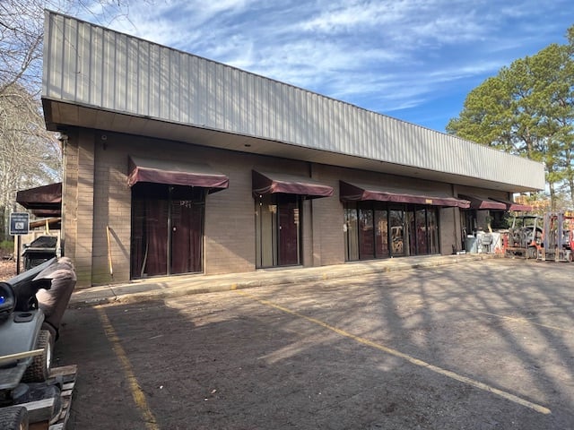 6965 Commercial Dr, Morrow, GA 30260