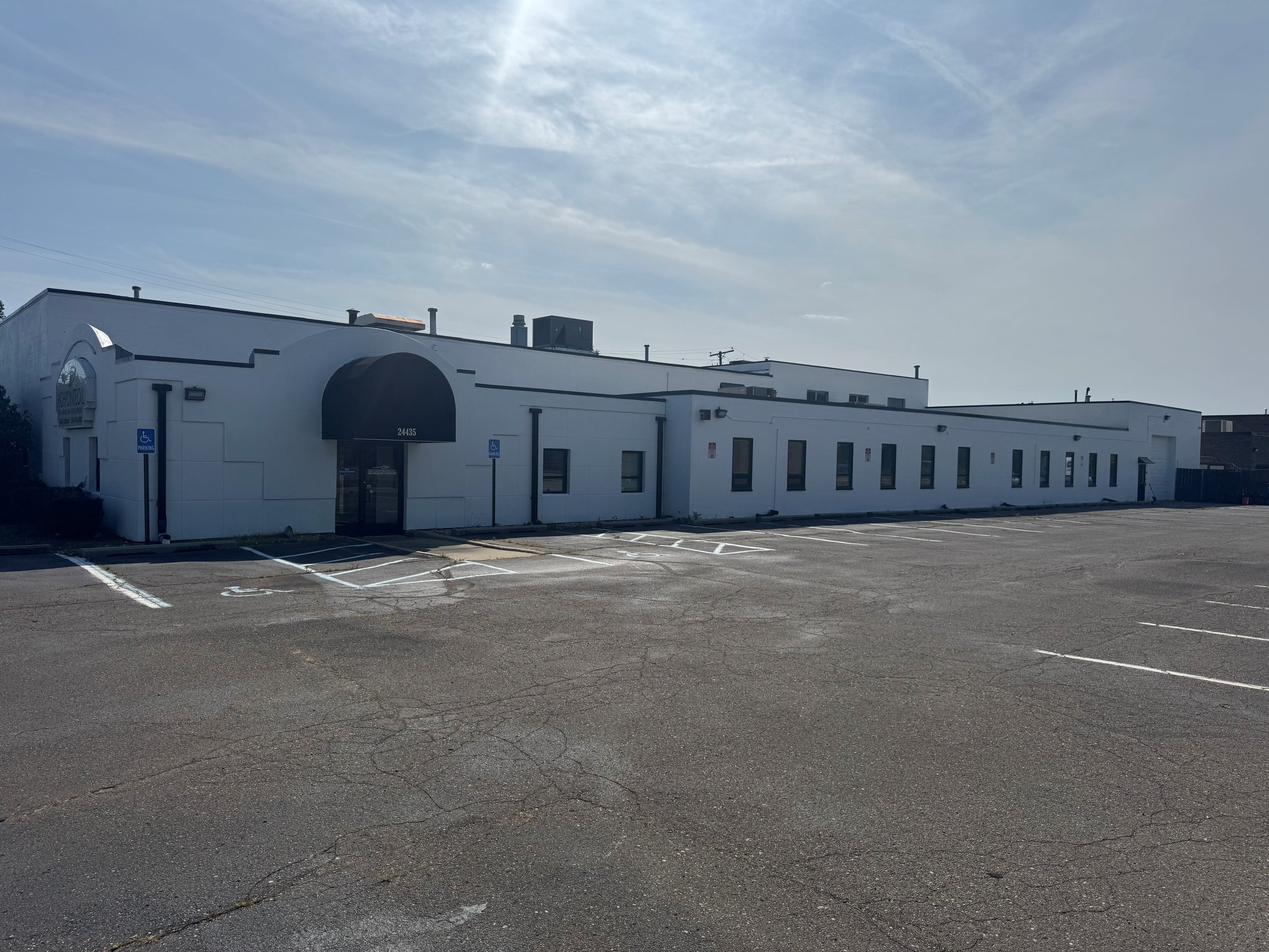 24435 Halsted Rd, Farmington Hills, MI 48335