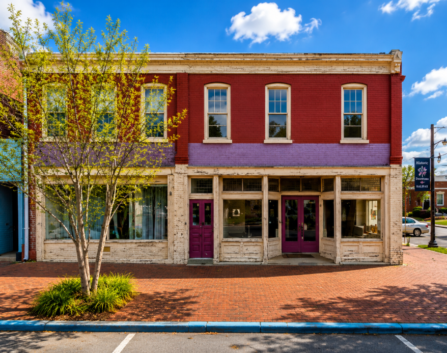 123 S Main St, Warrenton, NC 27589