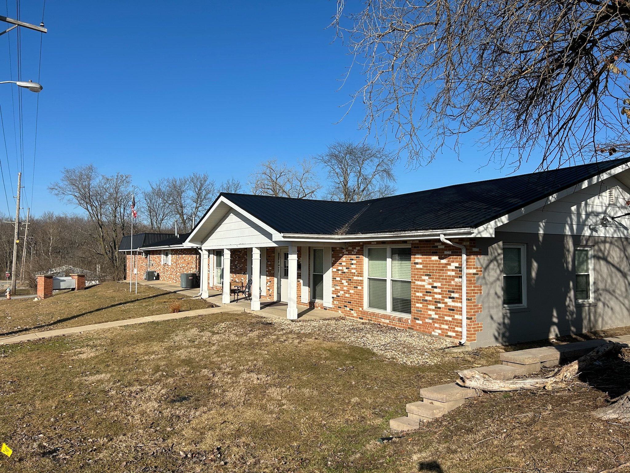 136 S Dipper Ln, Decatur, IL 62522