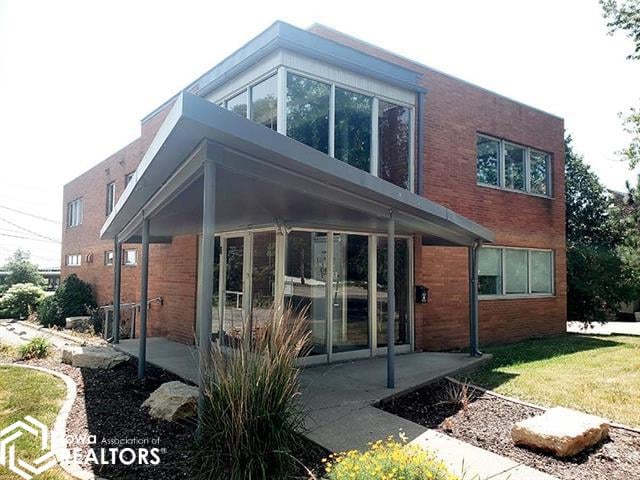 724 N 3Rd St, Burlington, IA 52601