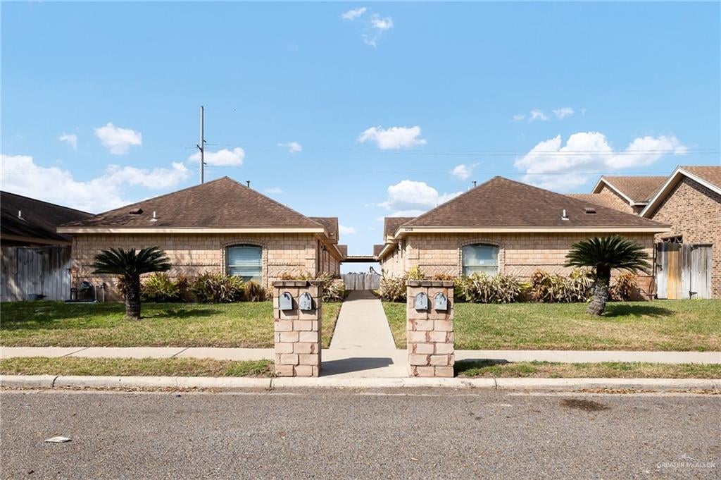 1208 S Diplomat Dr, Pharr, TX 78577
