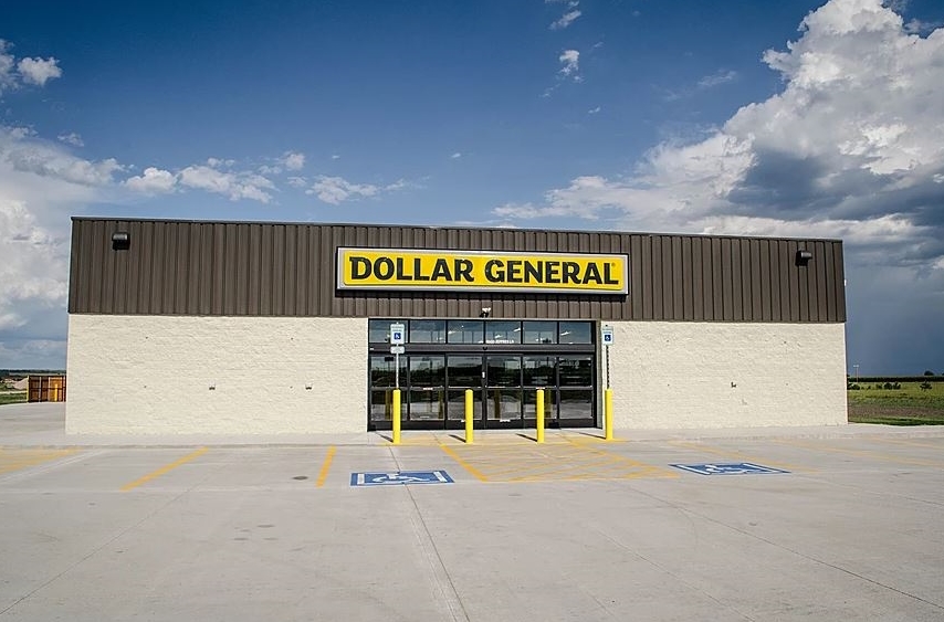 300 1St St, Sutherland, NE 69165