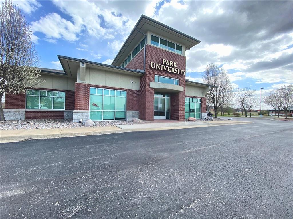20101 E Jackson Dr, Independence, MO 64057
