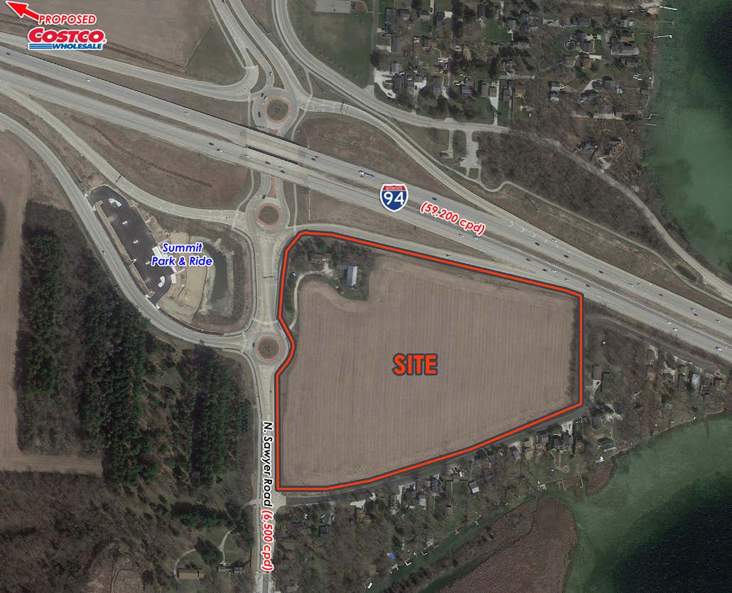 2133 Sawyer Rd, Oconomowoc, WI 53066