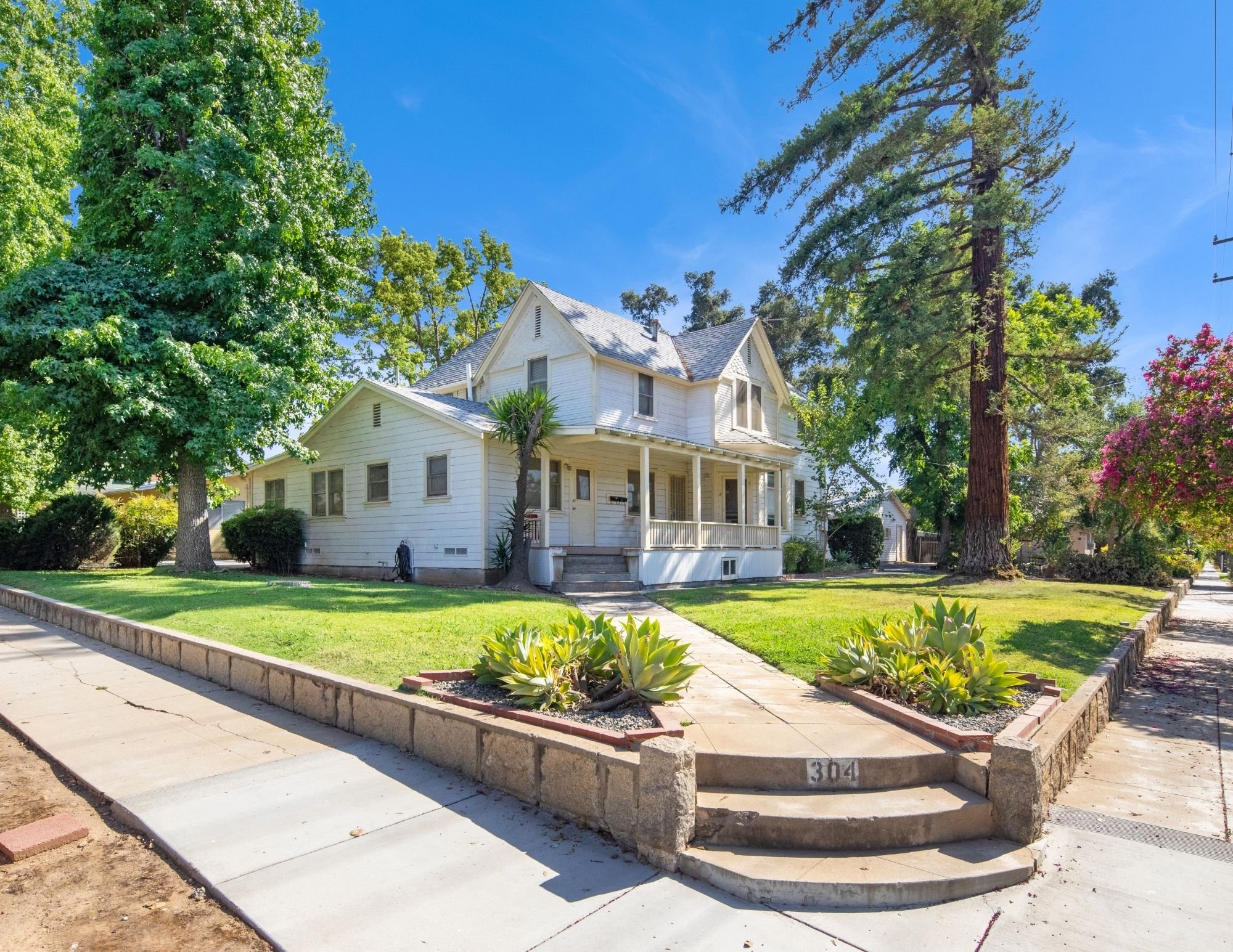 304 Eureka St, Redlands, CA 92373