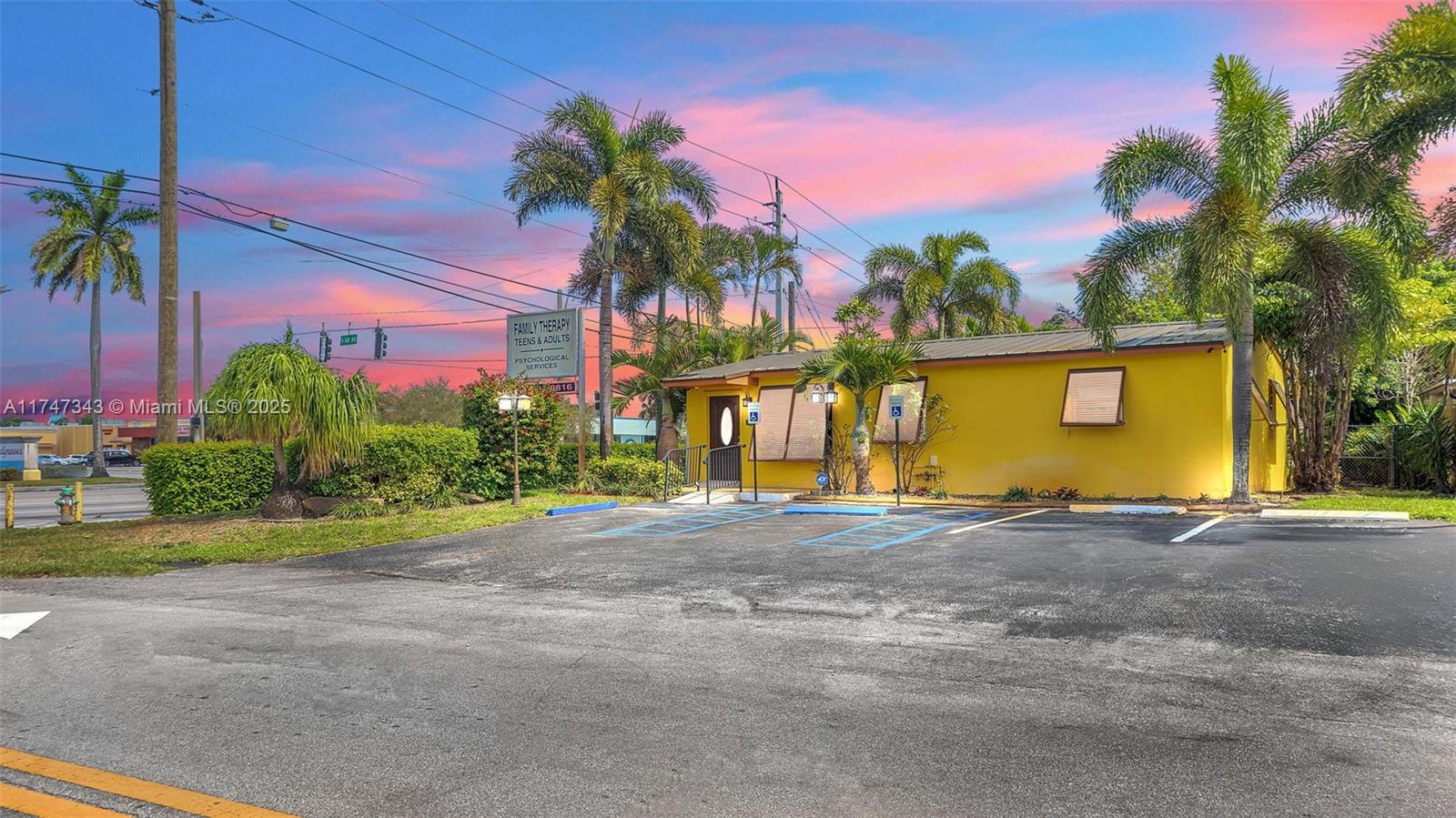 6790 Taft St, Hollywood, FL 33024