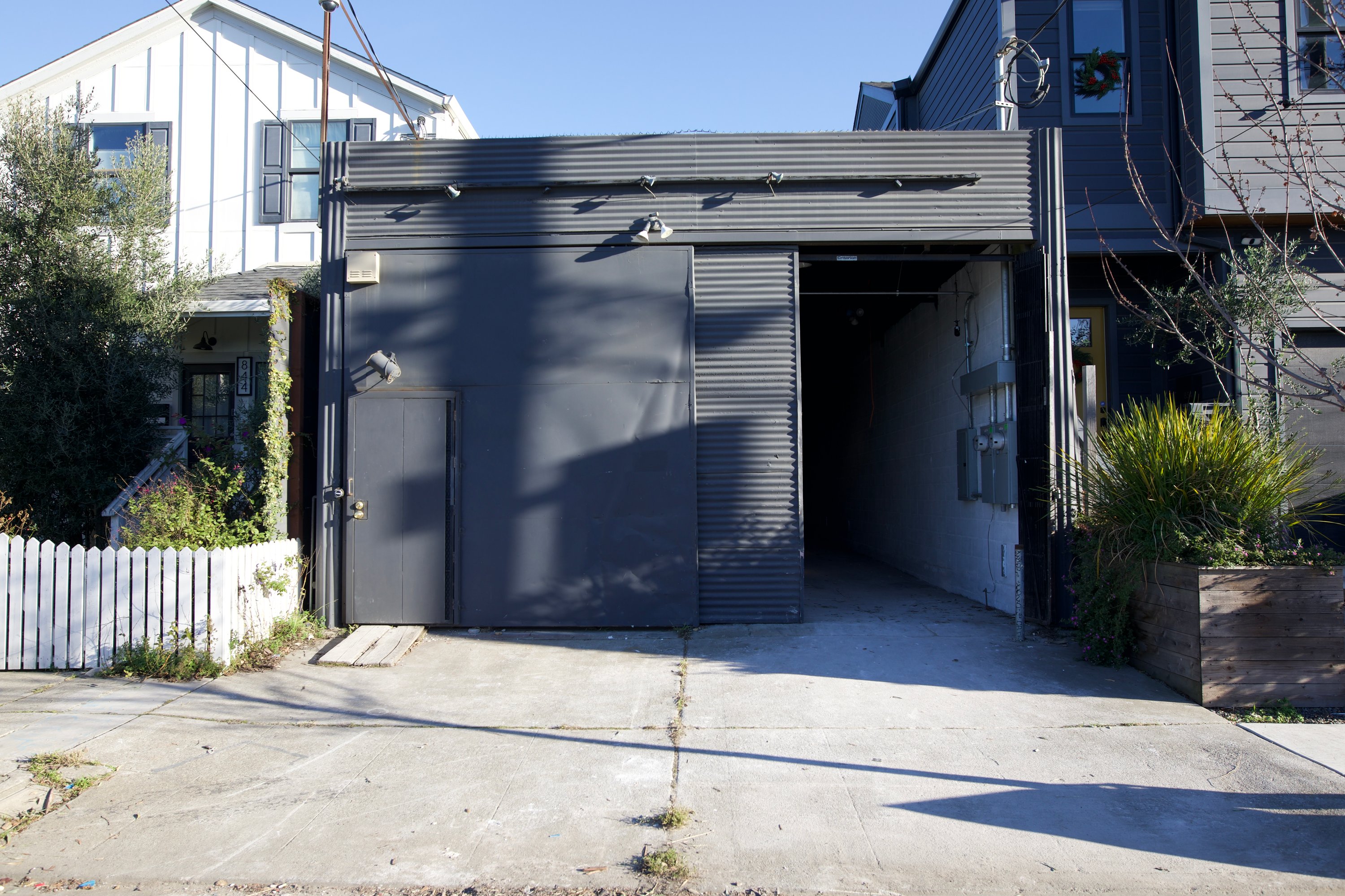 840 Pine St, Oakland, CA 94607