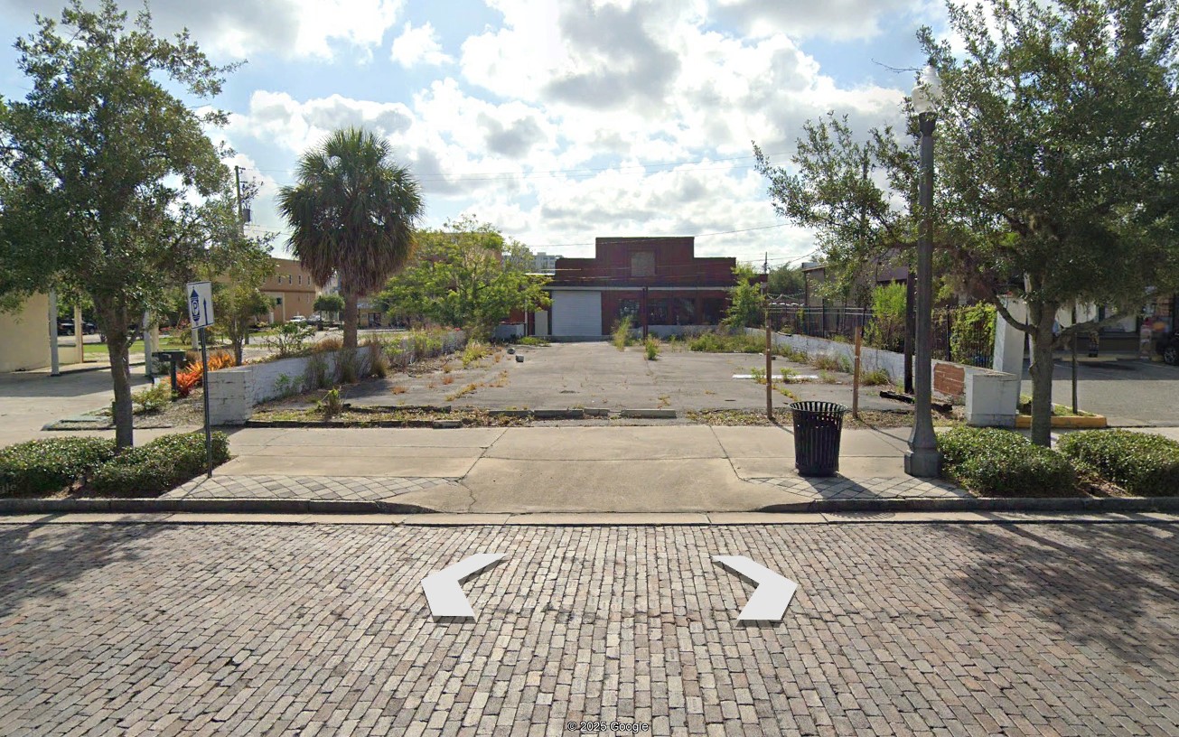 209 S Park Ave, Sanford, FL 32771