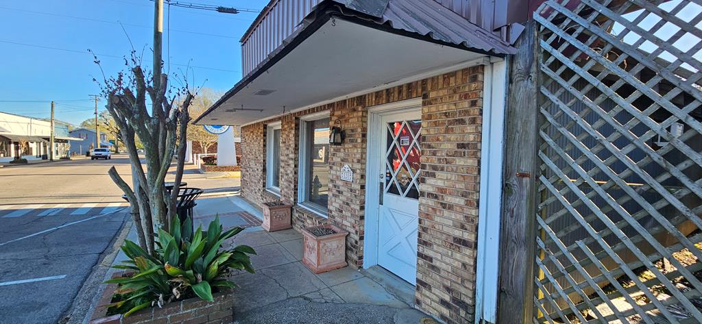 520 South Main St, Poplarville, MS 39470