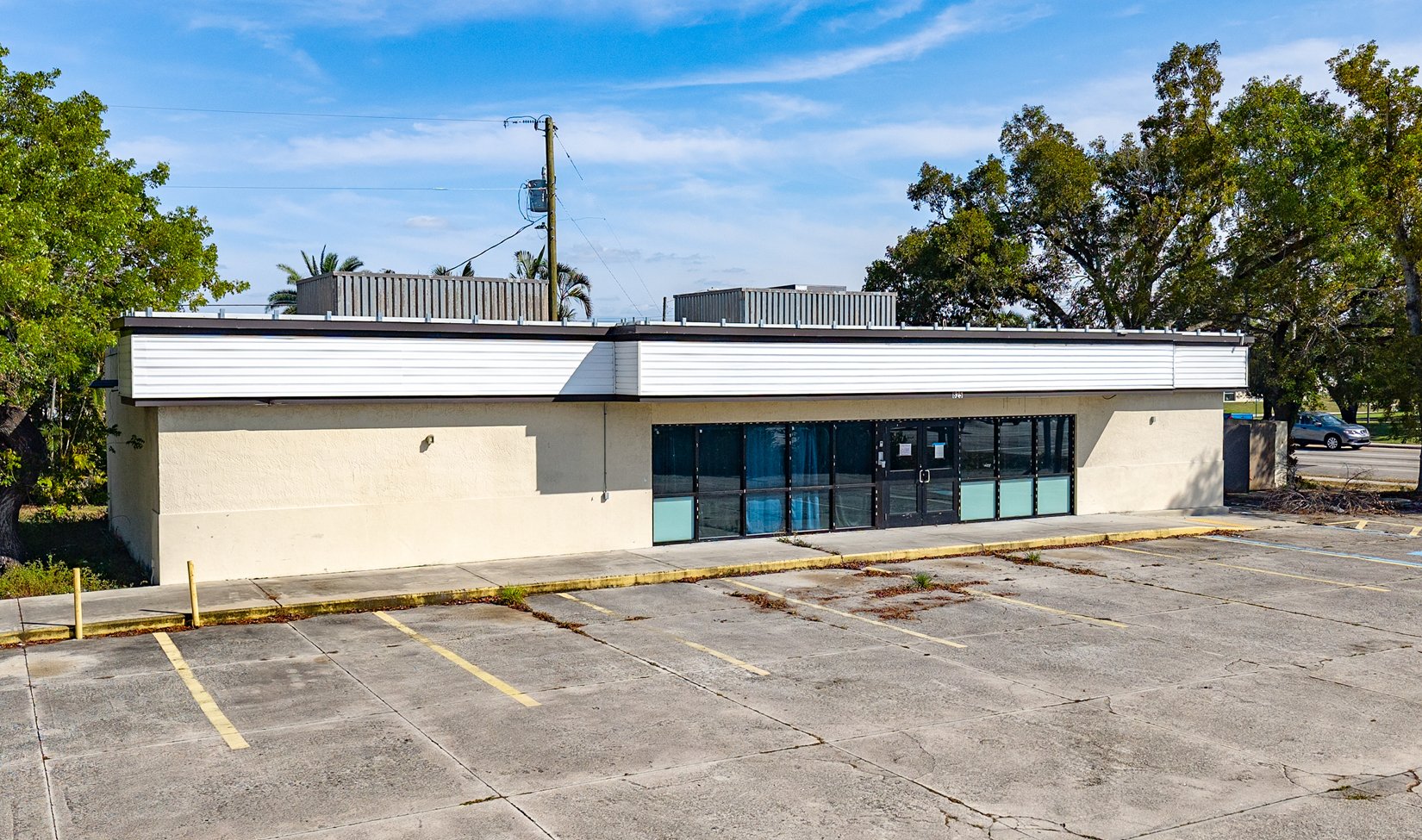 825 Del Prado Blvd, Cape Coral, FL 33990