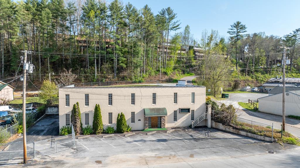 42 E Rogers St, Franklin, NC 28734