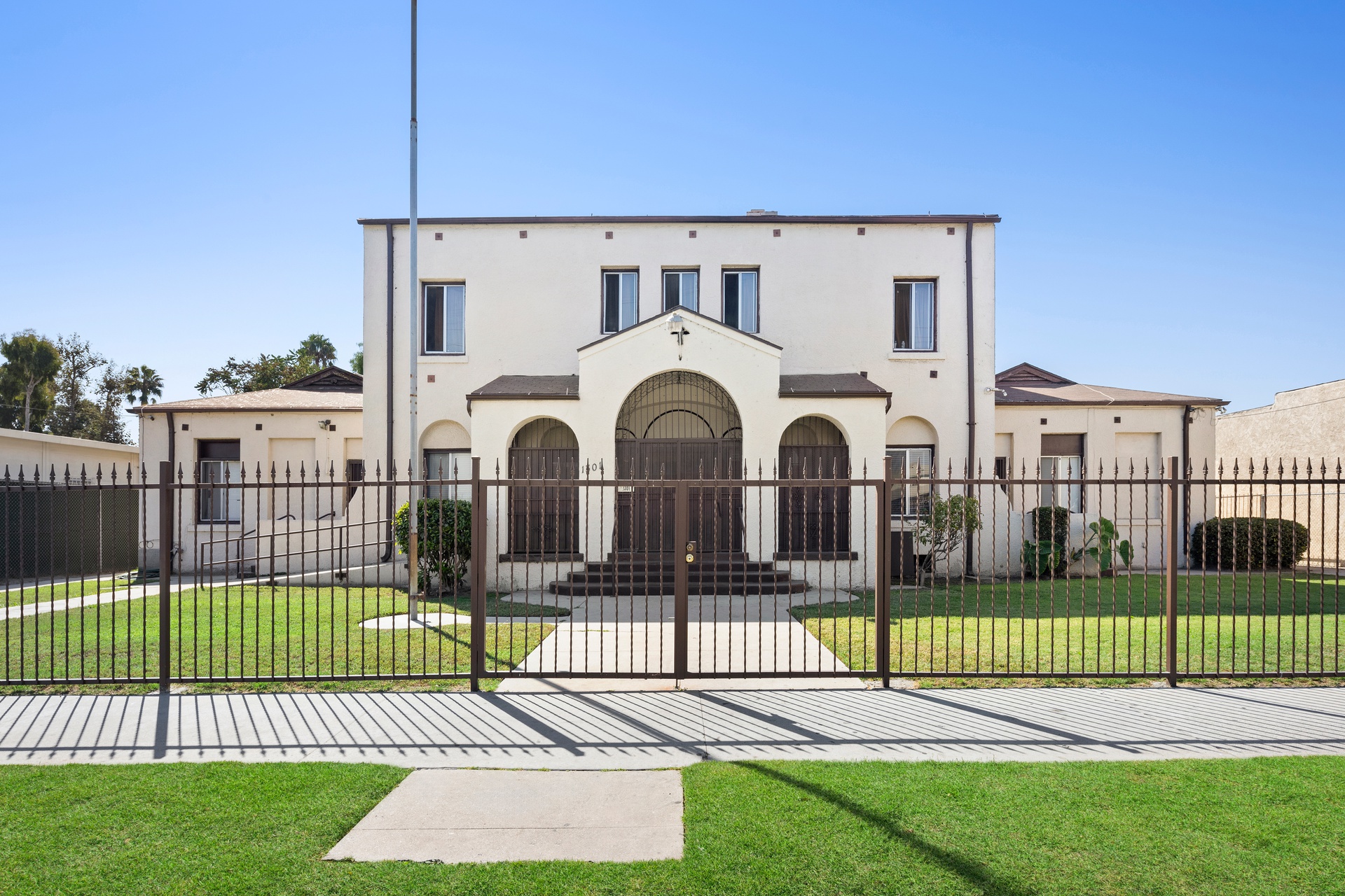 1301 N Willowbrook Ave, Compton, CA 90222