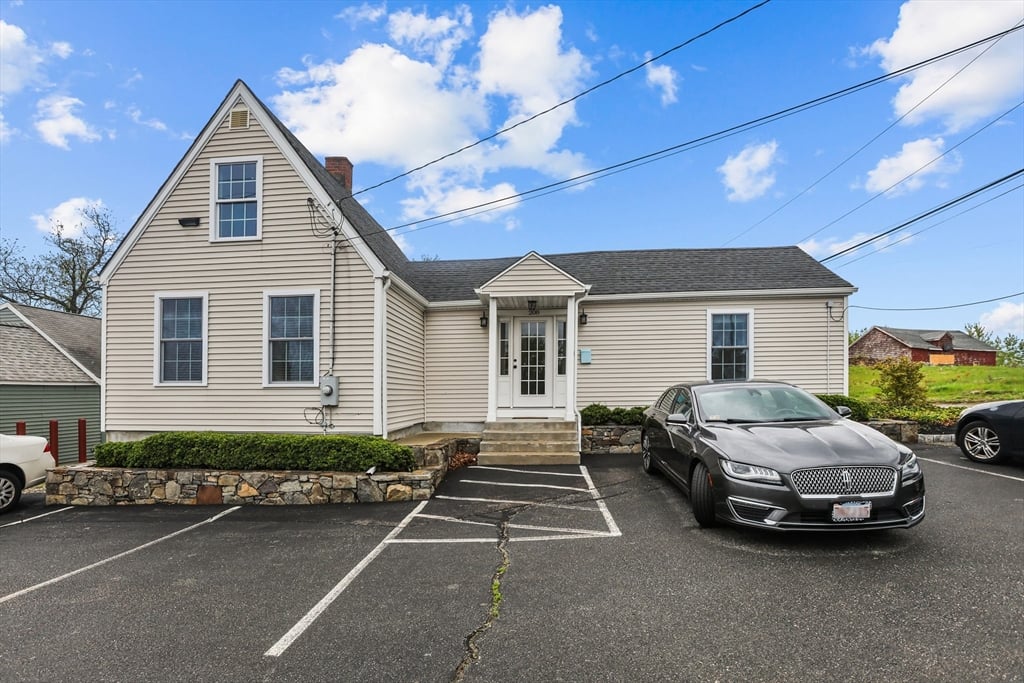 208 Taunton Ave, Seekonk, MA 02771