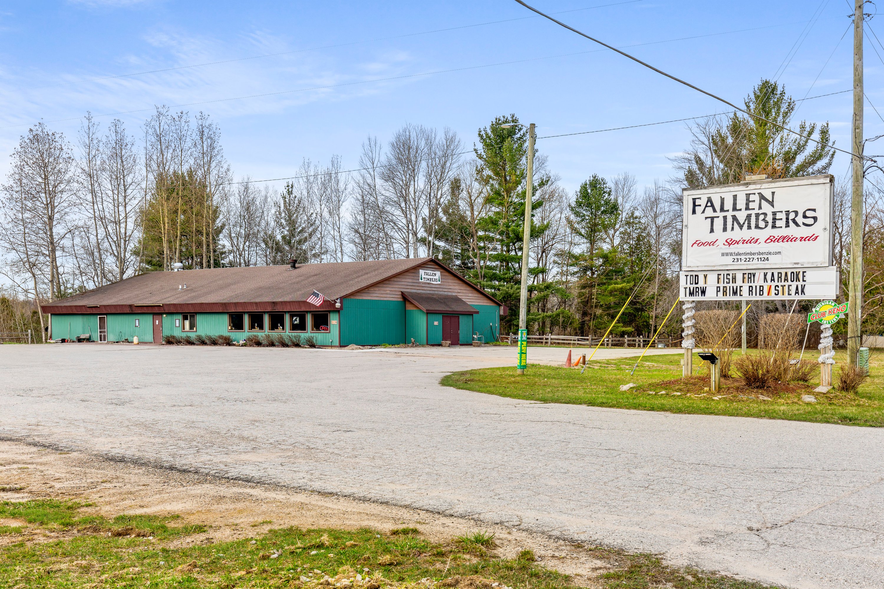 13901 Us Highway 31, Beulah, MI 49617